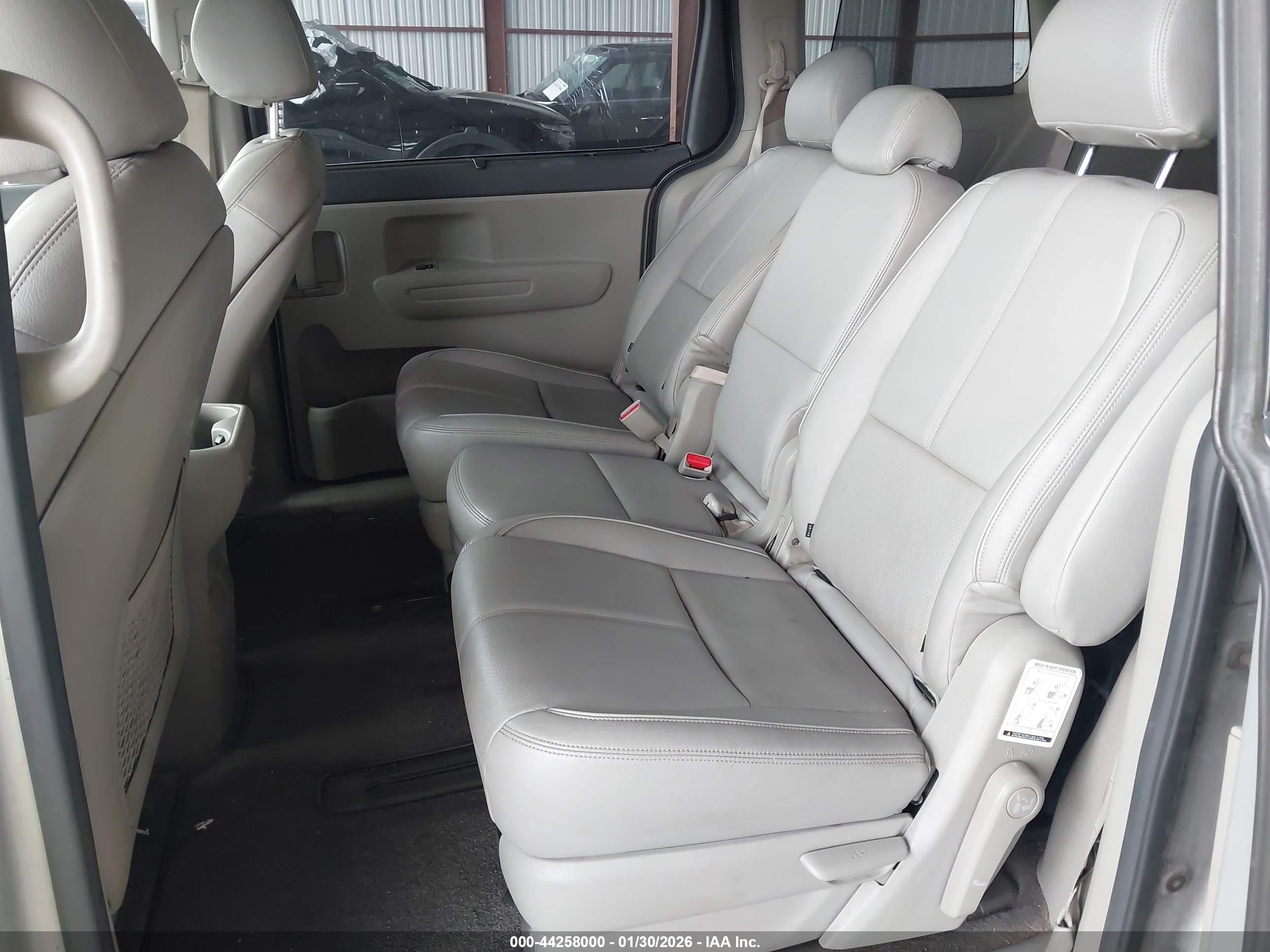 KIA SEDONA image 8