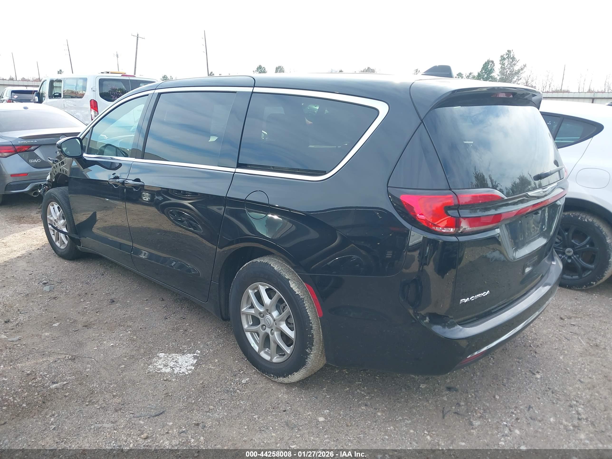 CHRYSLER PACIFICA image 3