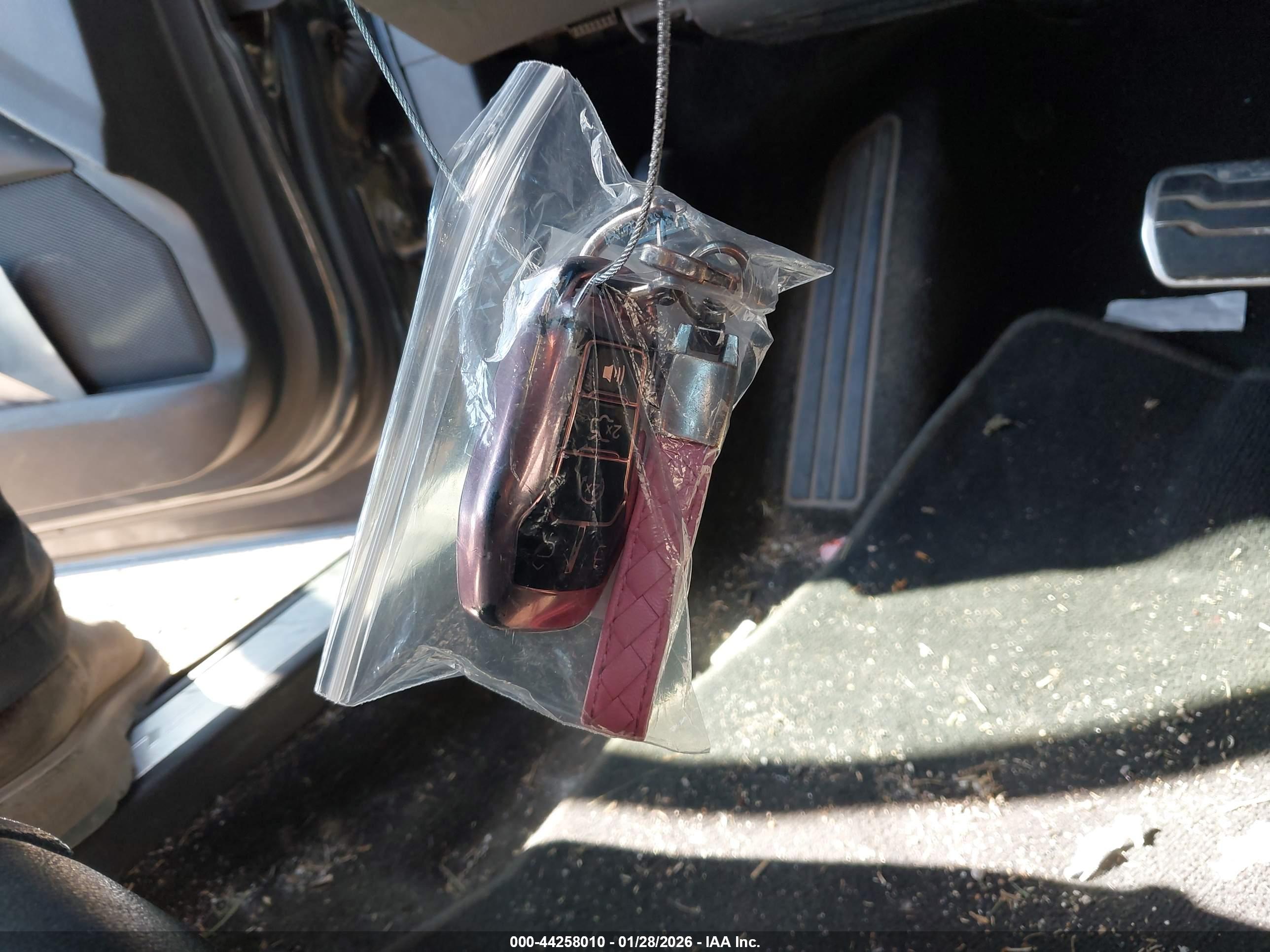 FORD FUSION image 11
