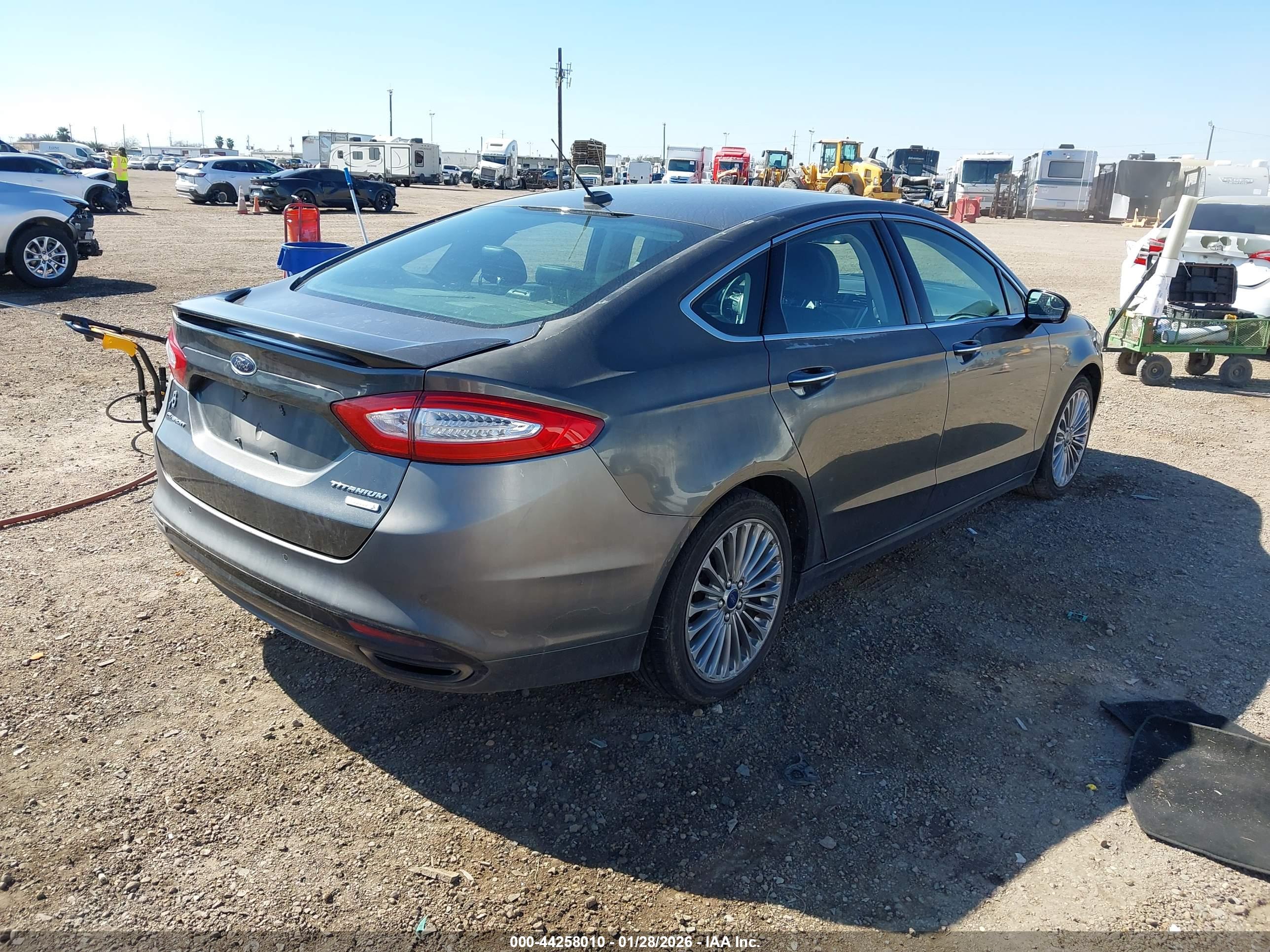 FORD FUSION image 4