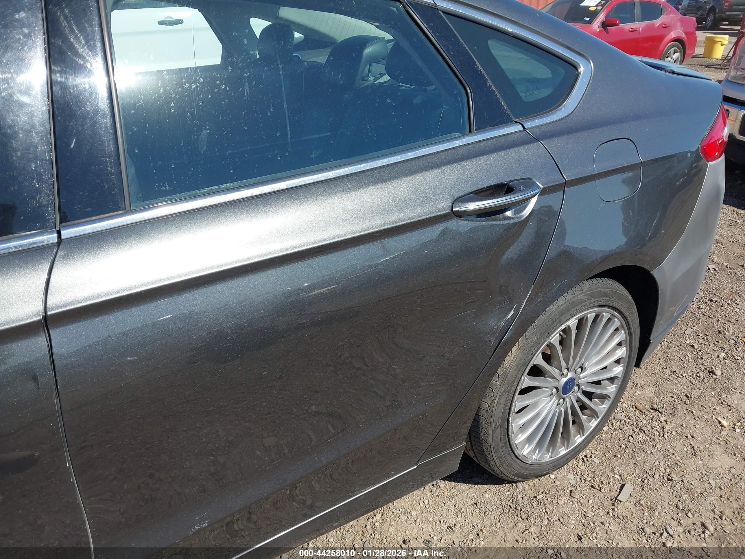 FORD FUSION image 6