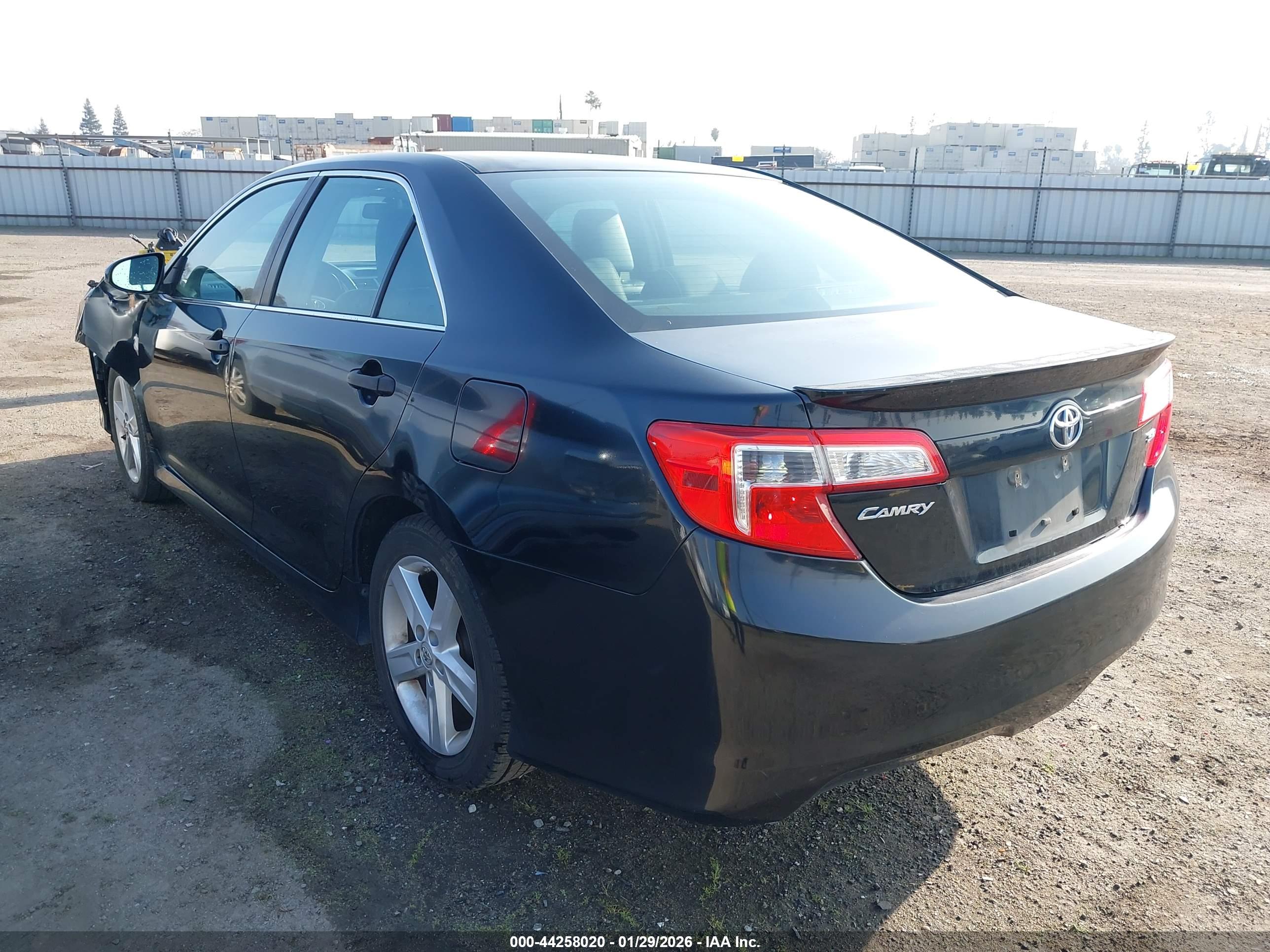 TOYOTA CAMRY image 3