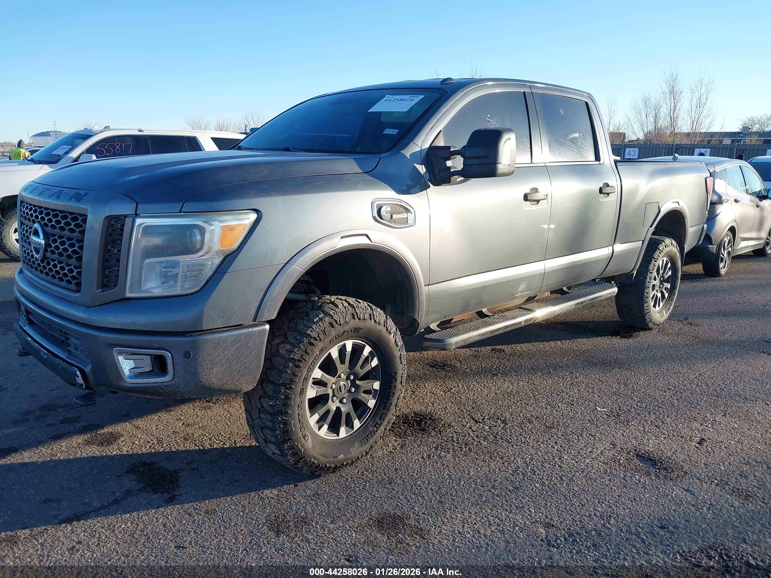 NISSAN TITAN image 2