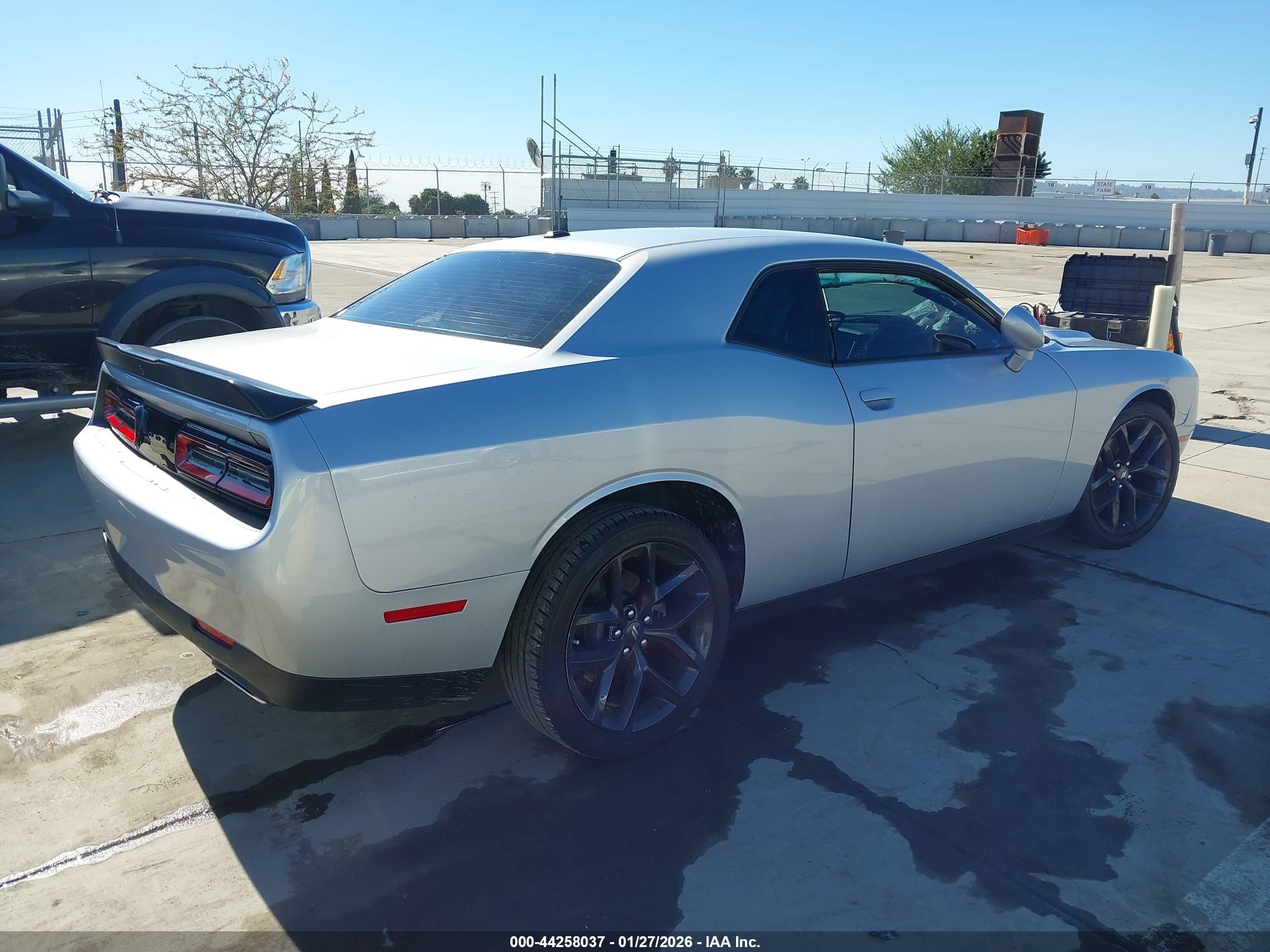 DODGE CHALLENGER image 4