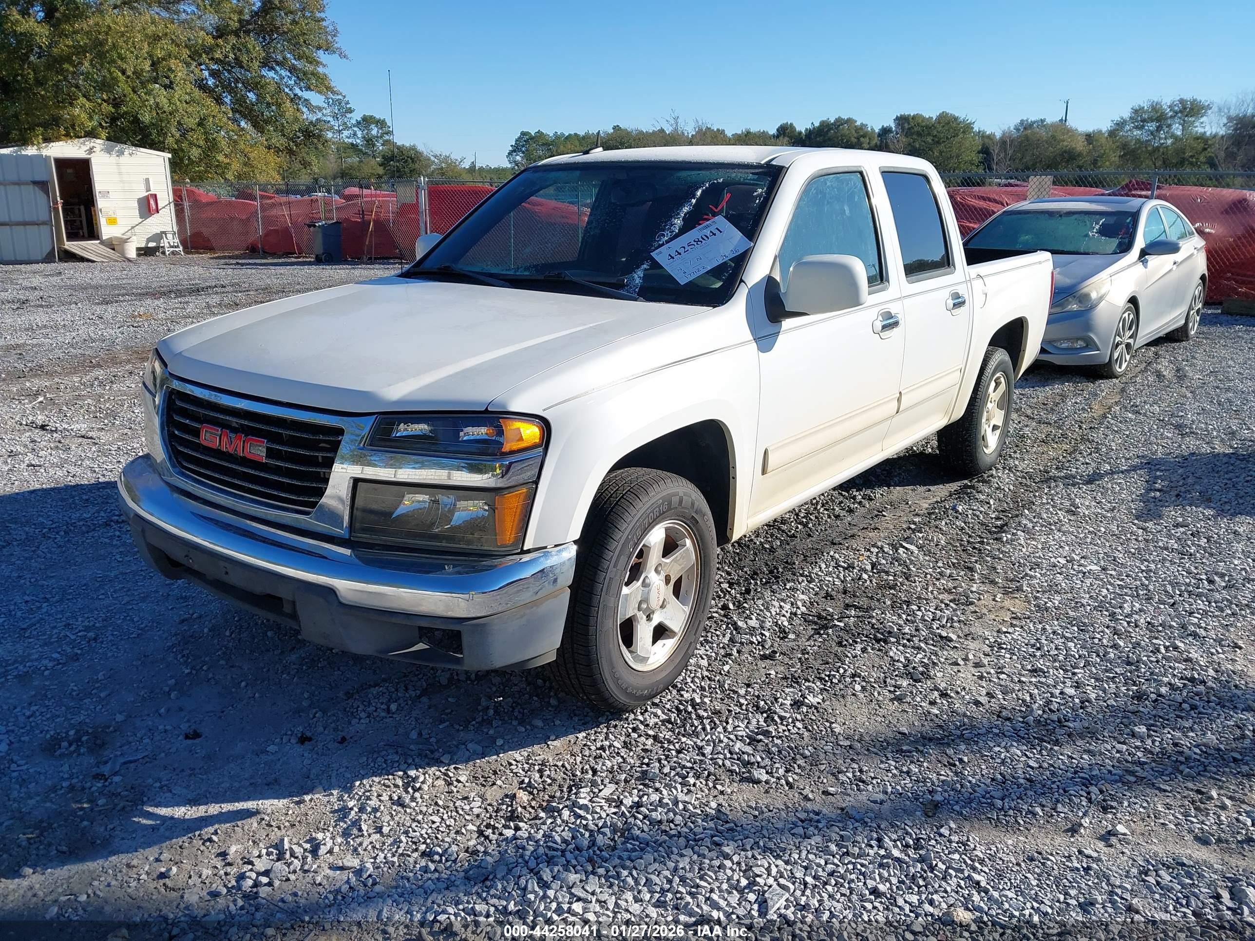 GMC CANYON image 2