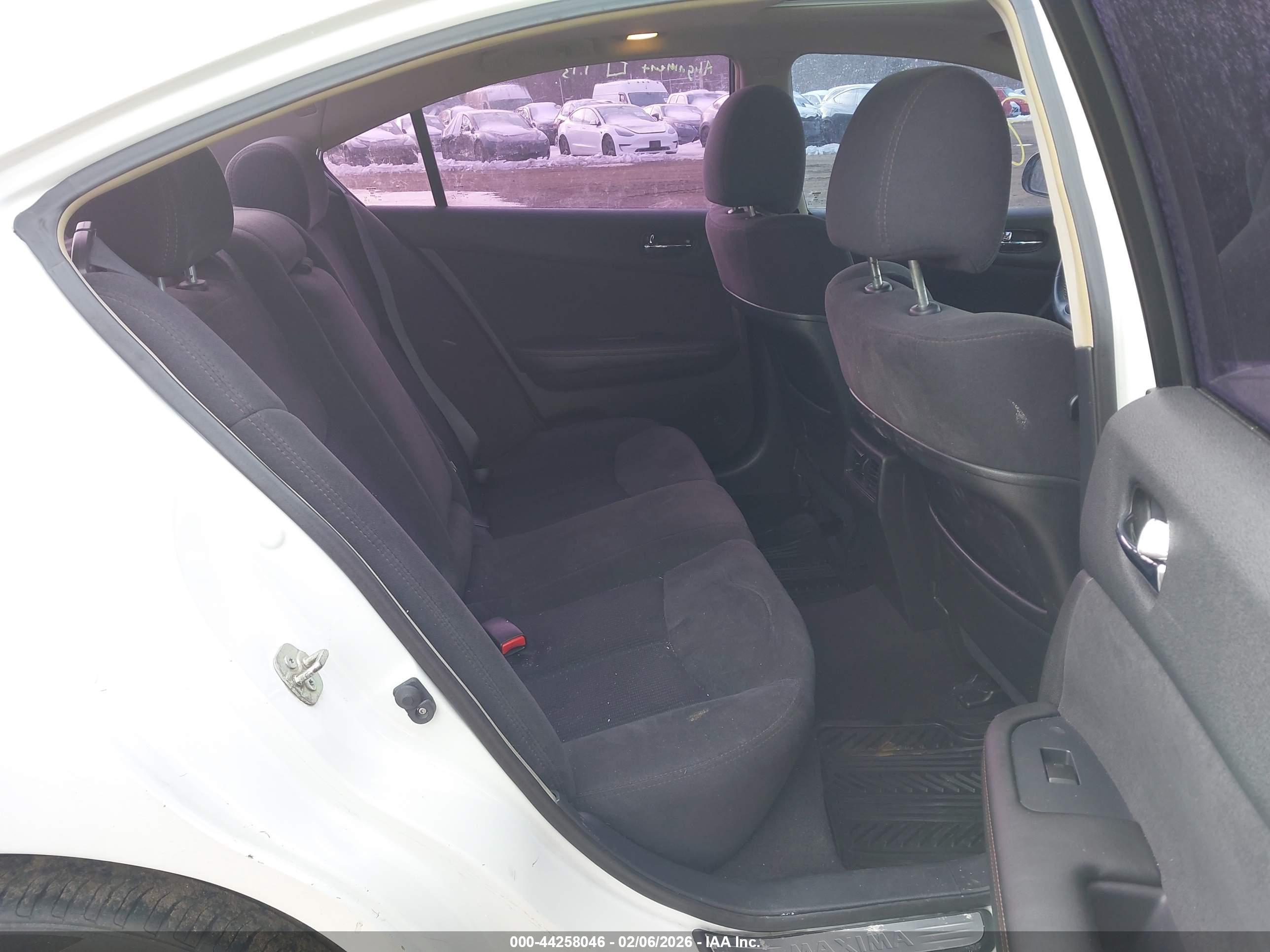 NISSAN MAXIMA image 8