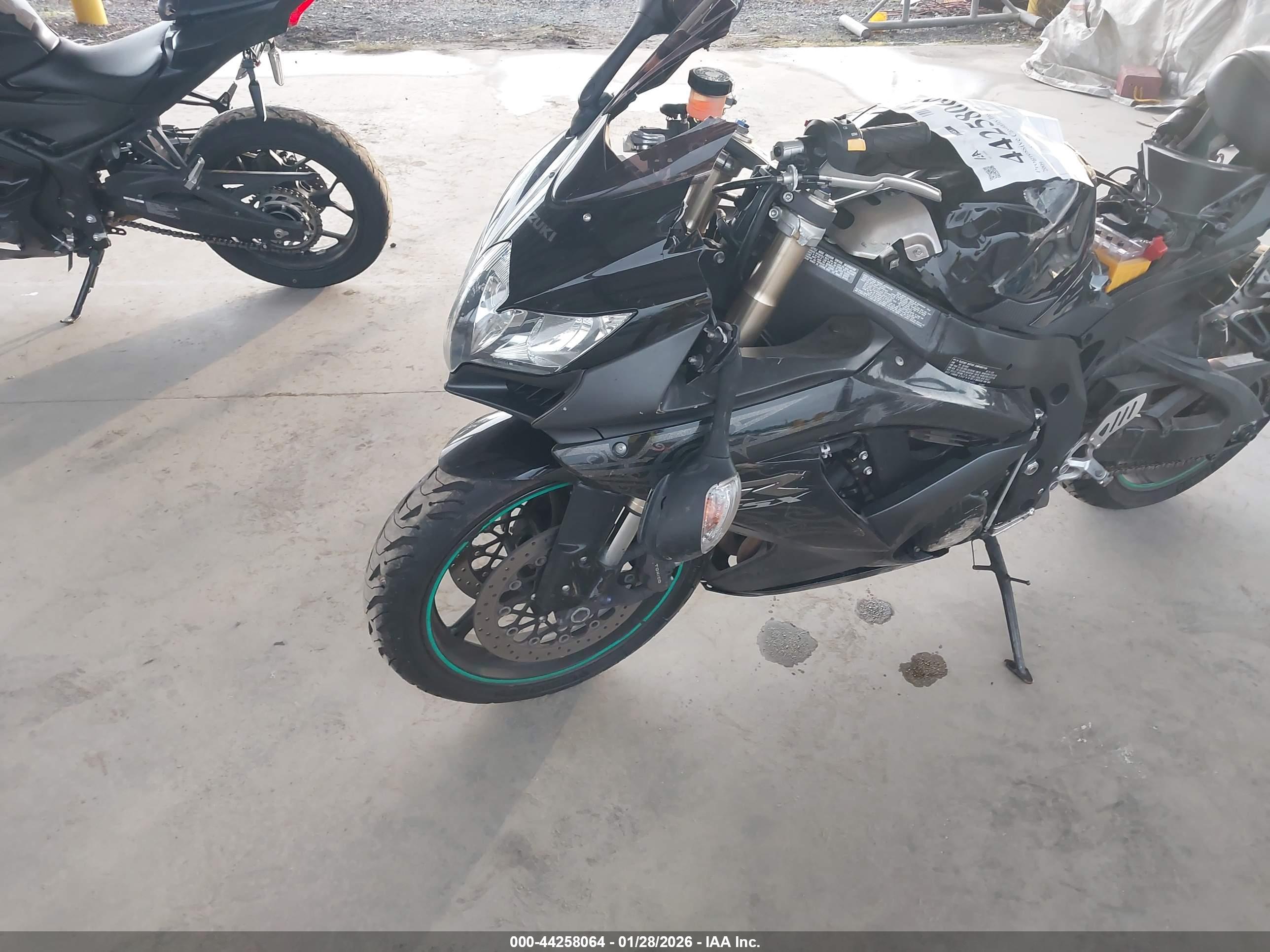 SUZUKI GSX-R600 image 2