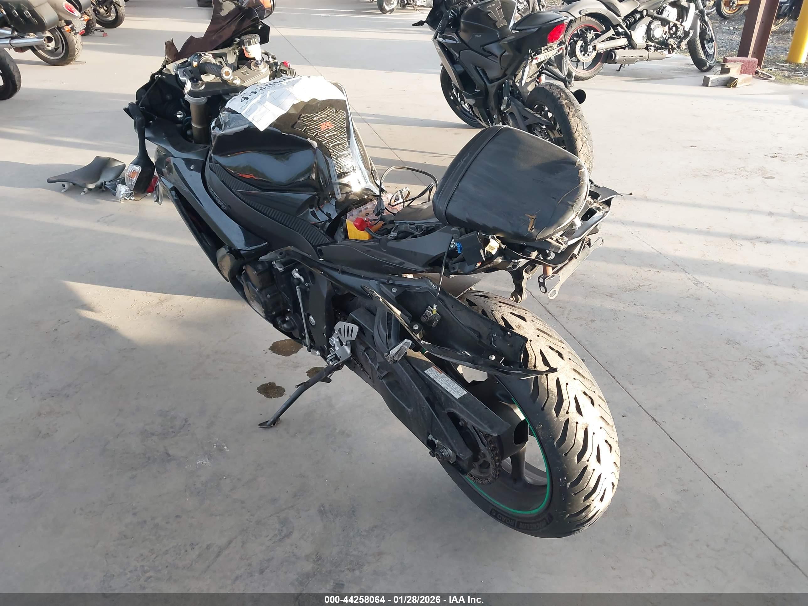 SUZUKI GSX-R600 image 3