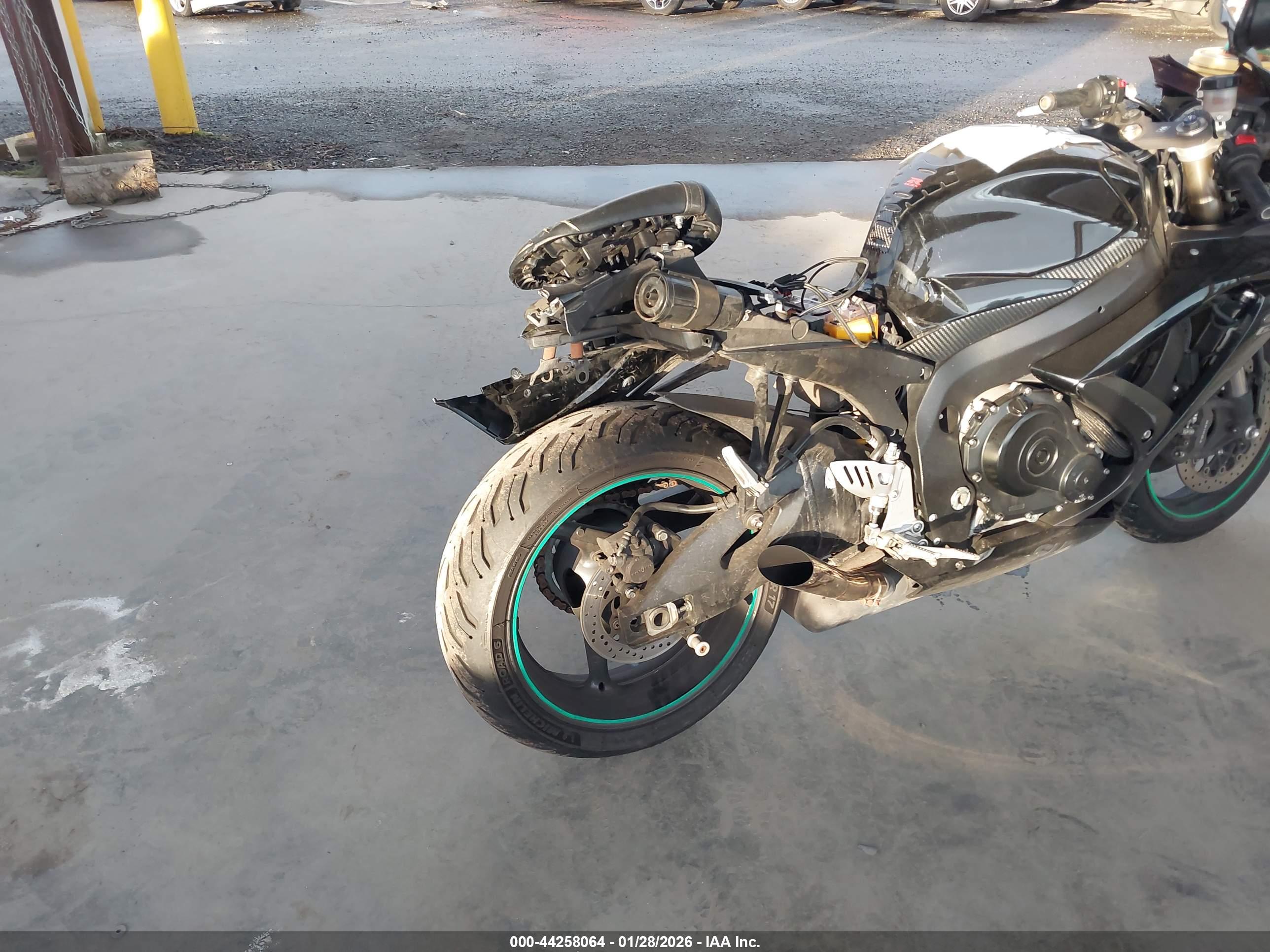 SUZUKI GSX-R600 image 4