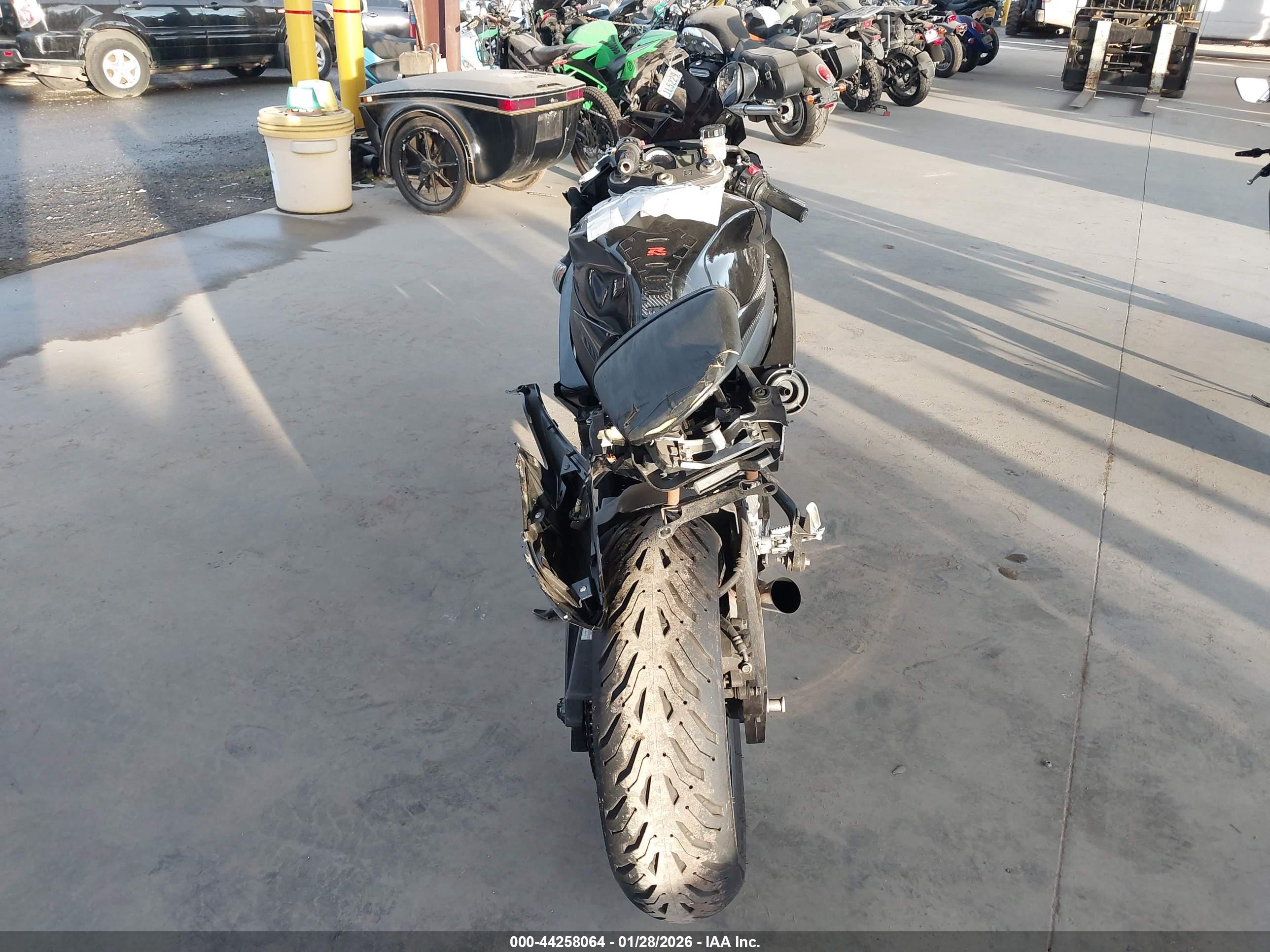 SUZUKI GSX-R600 image 6