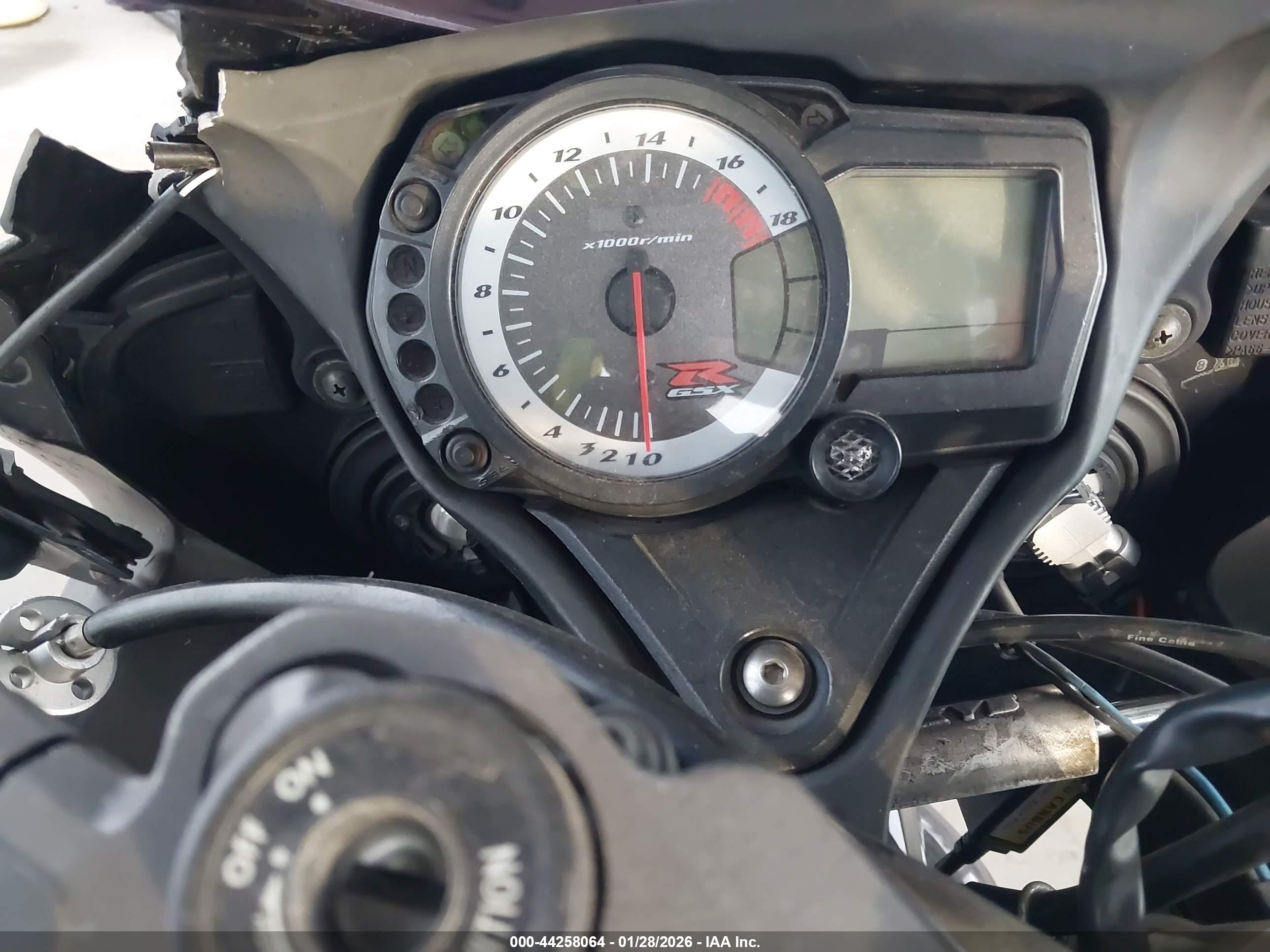 SUZUKI GSX-R600 image 7