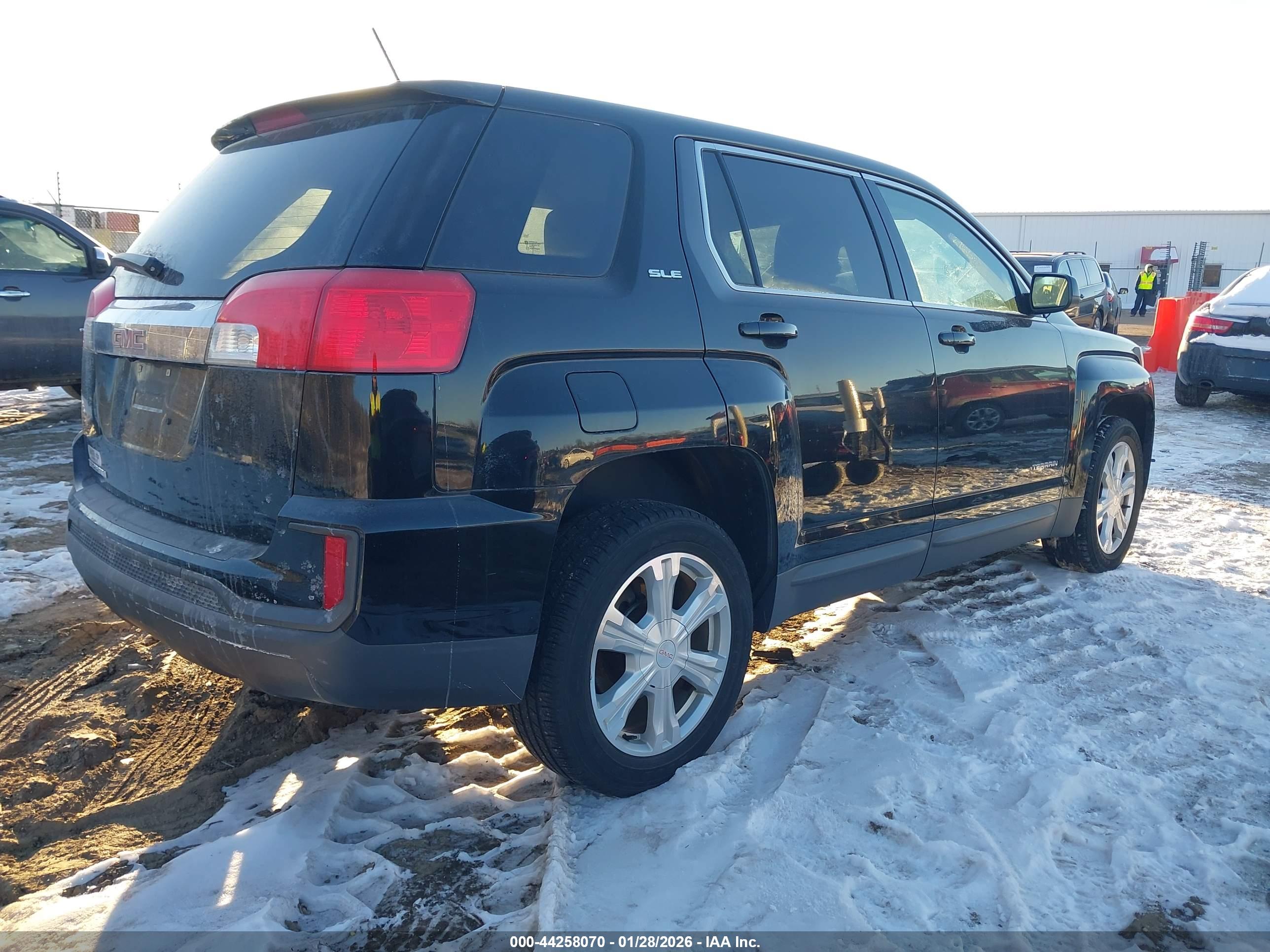 GMC TERRAIN image 4