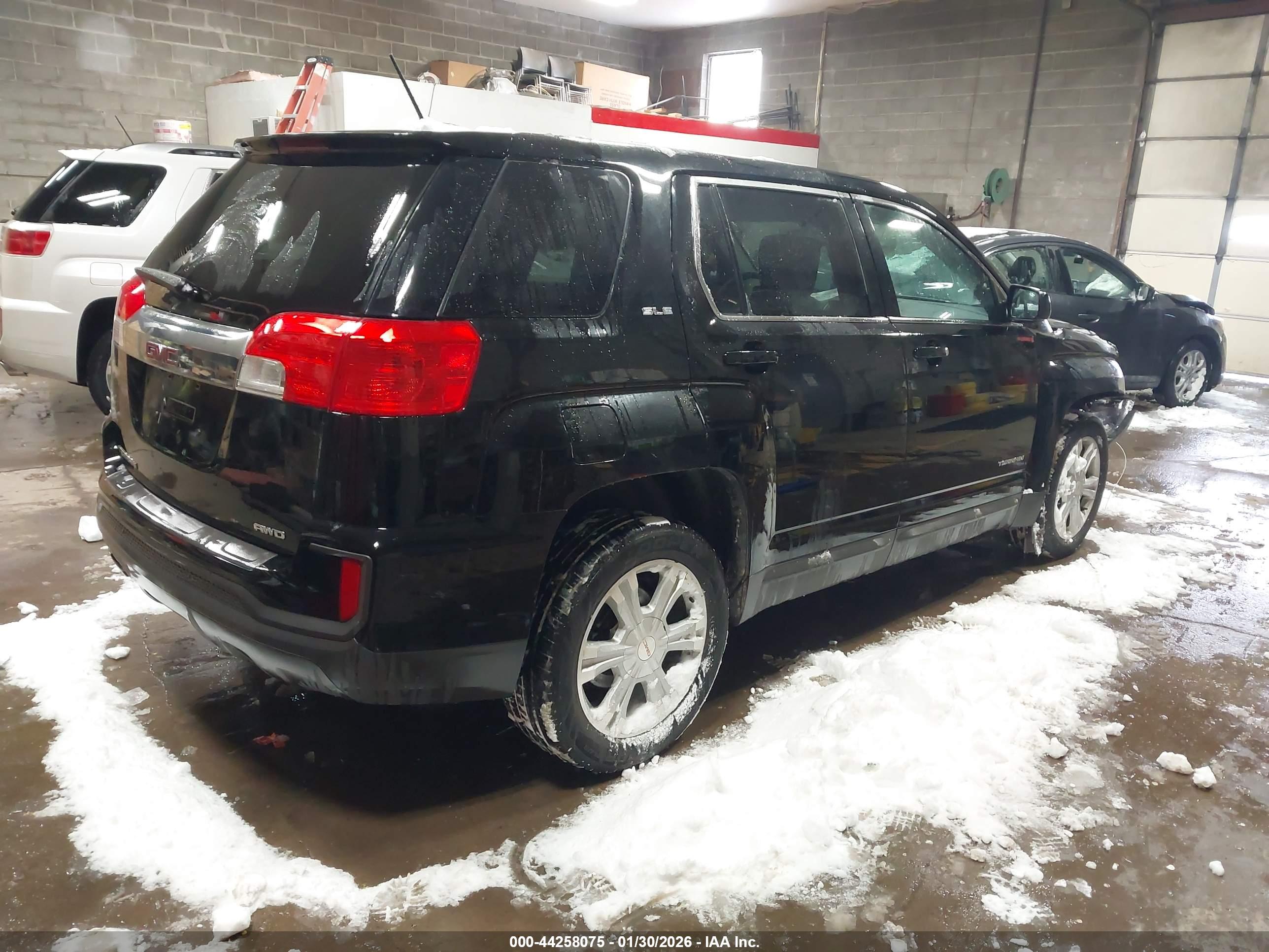 GMC TERRAIN image 4