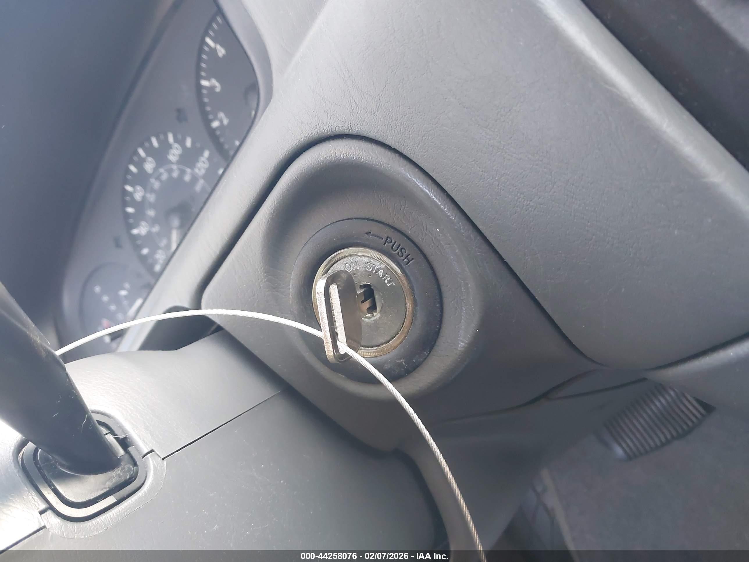 TOYOTA CAMRY image 11
