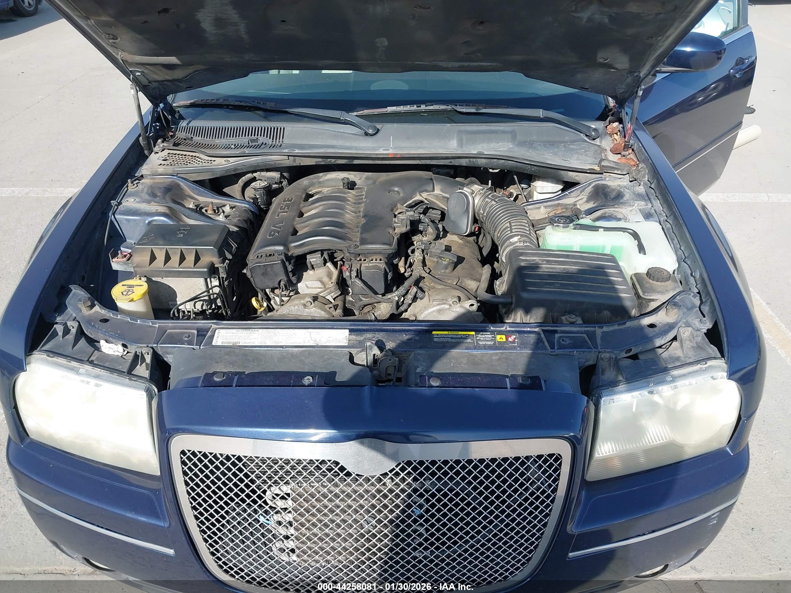CHRYSLER 300 image 10