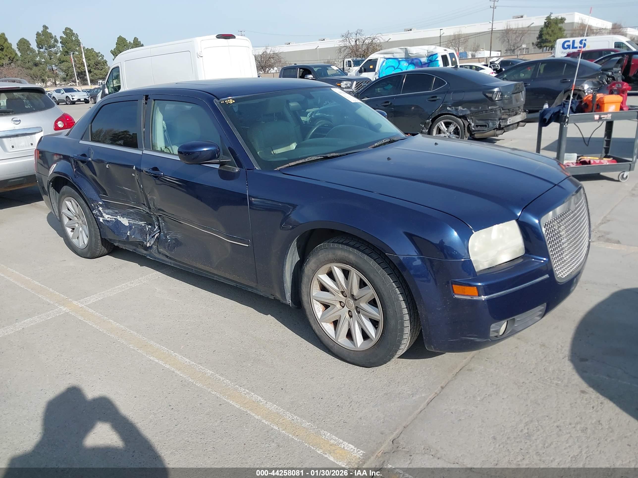 CHRYSLER 300 image 6
