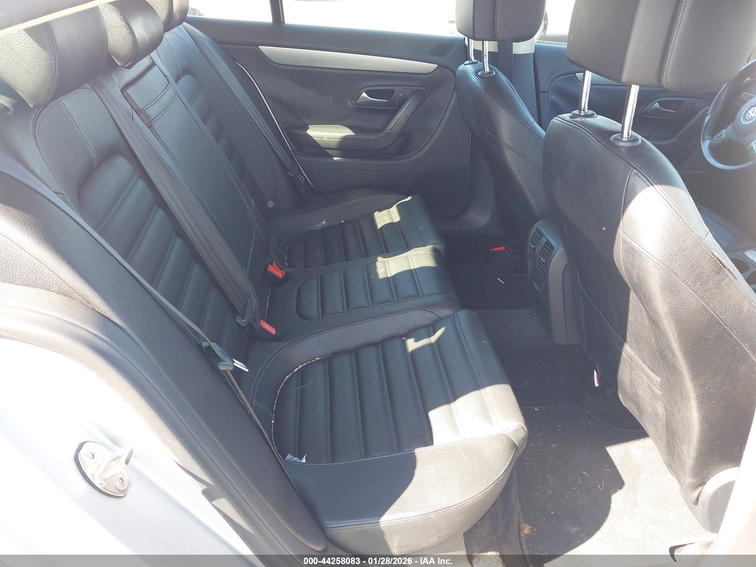 VOLKSWAGEN CC image 8