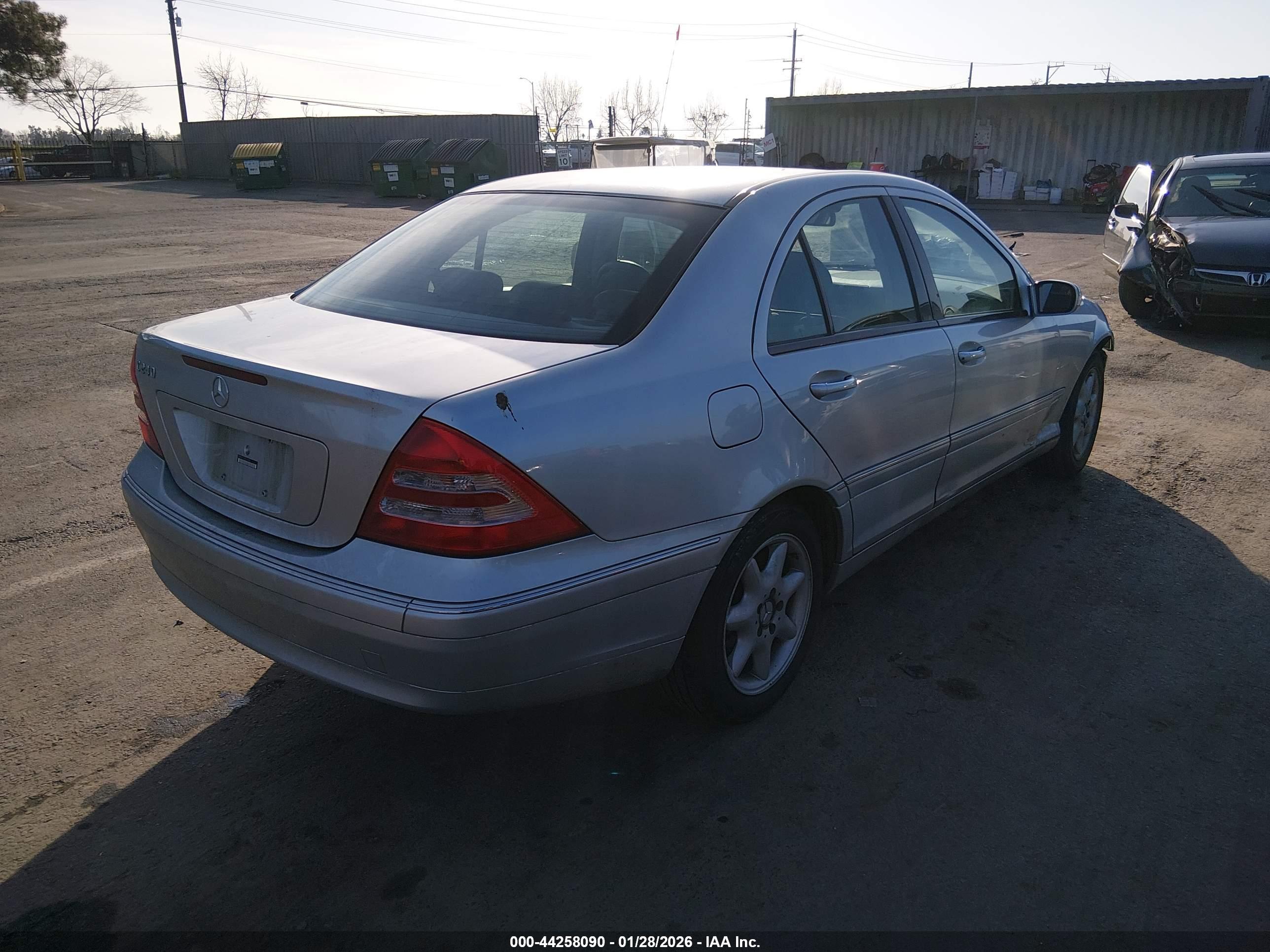 MERCEDES-BENZ C image 4