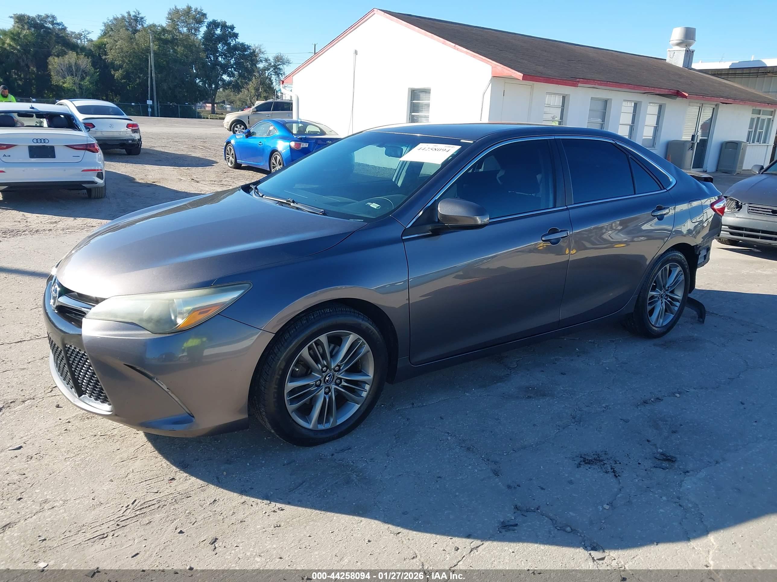 TOYOTA CAMRY image 2
