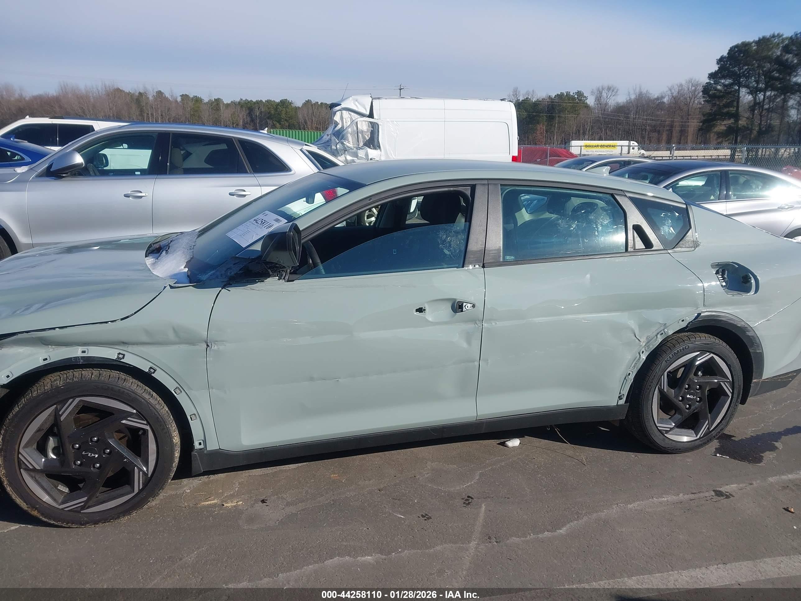 KIA K4 image 6