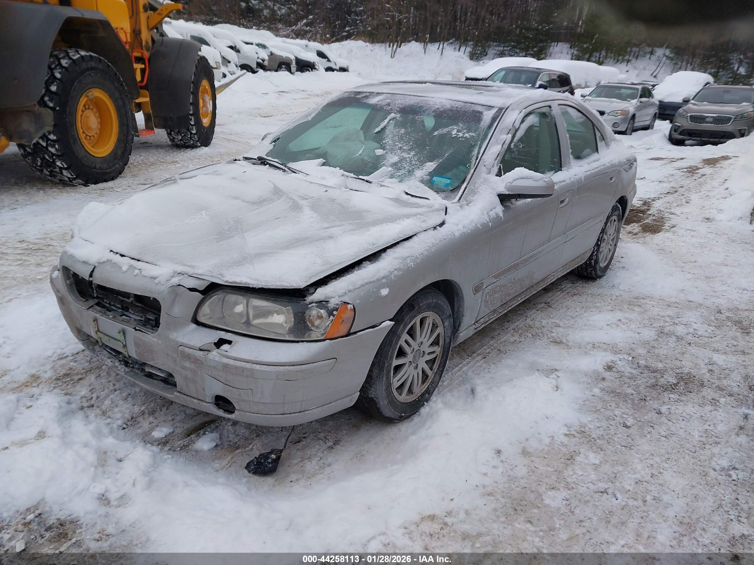 VOLVO S60 image 2