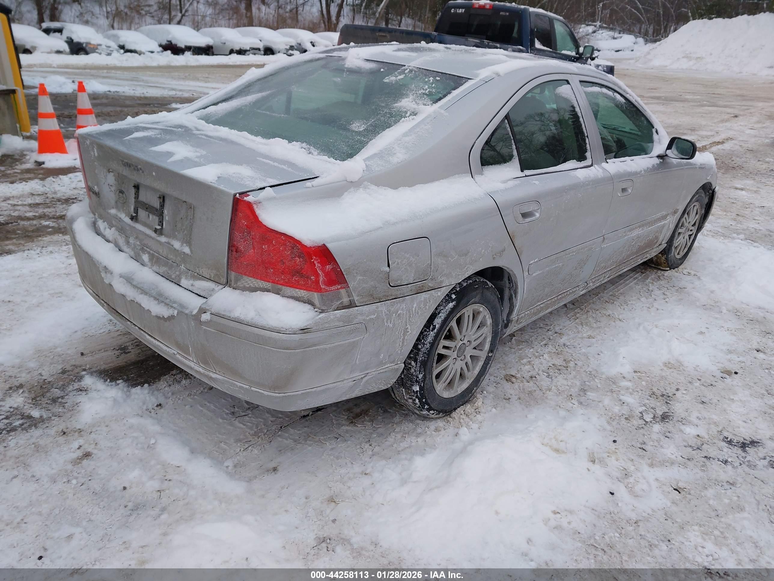 VOLVO S60 image 4