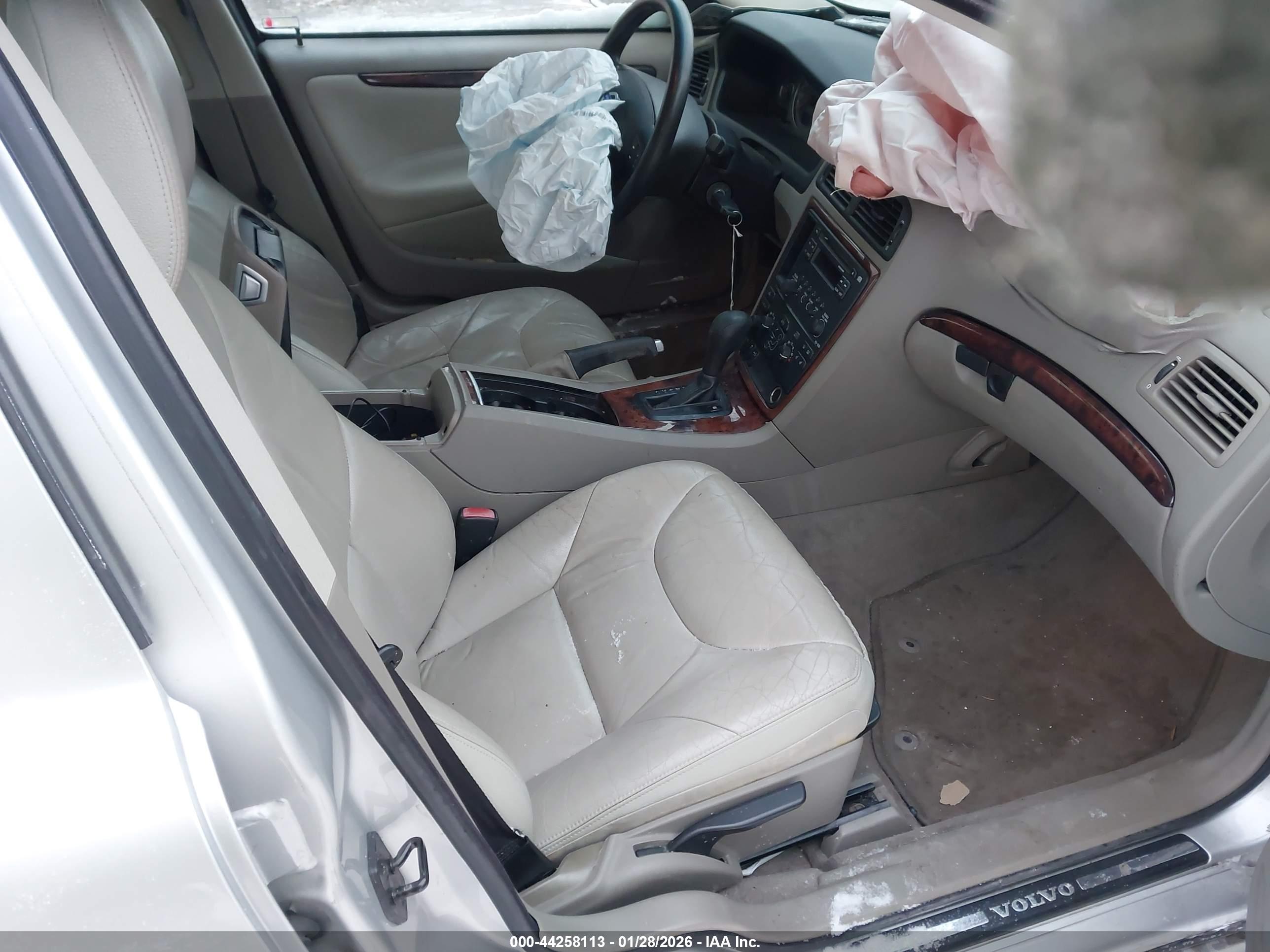 VOLVO S60 image 5