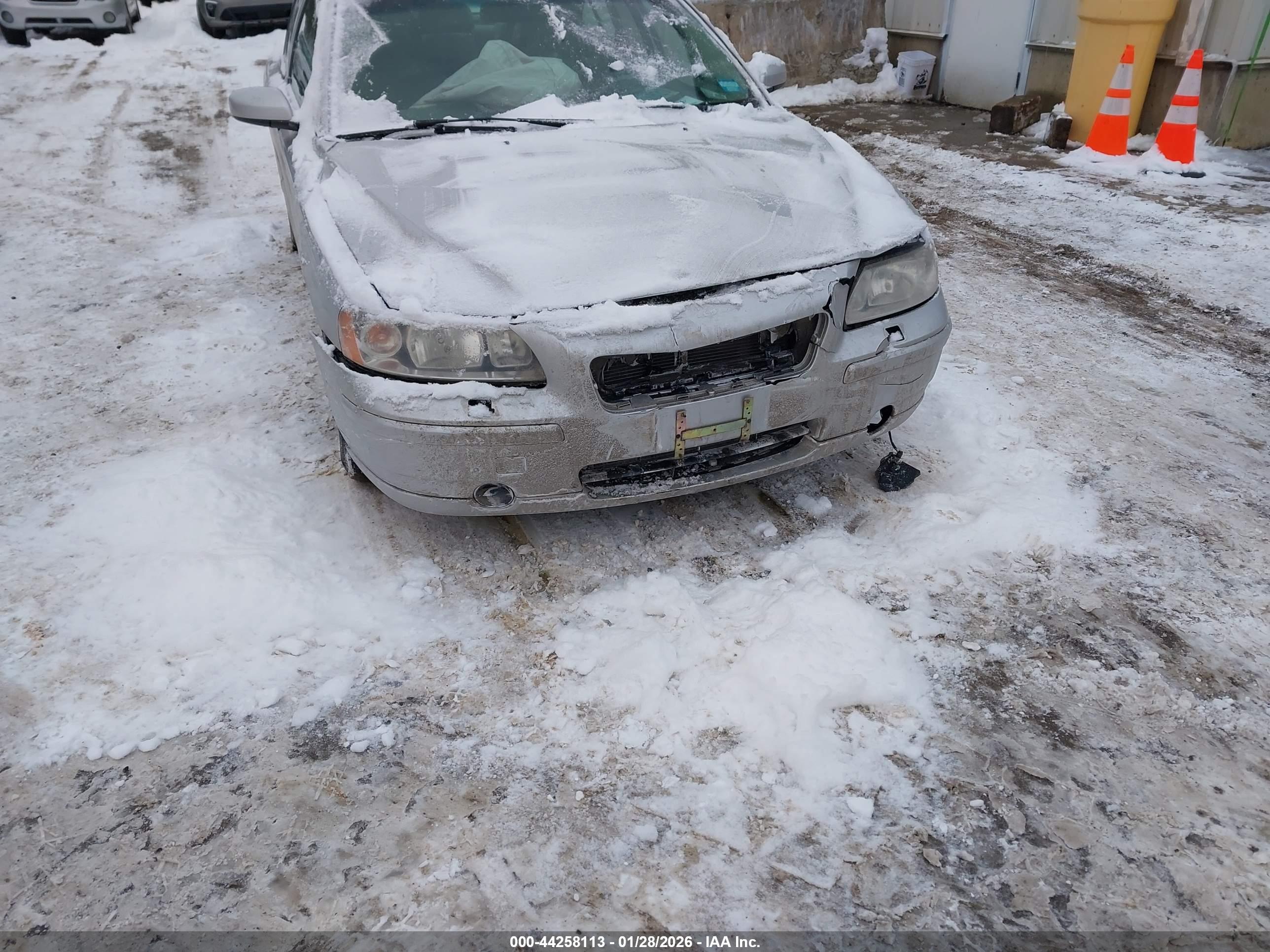 VOLVO S60 image 6