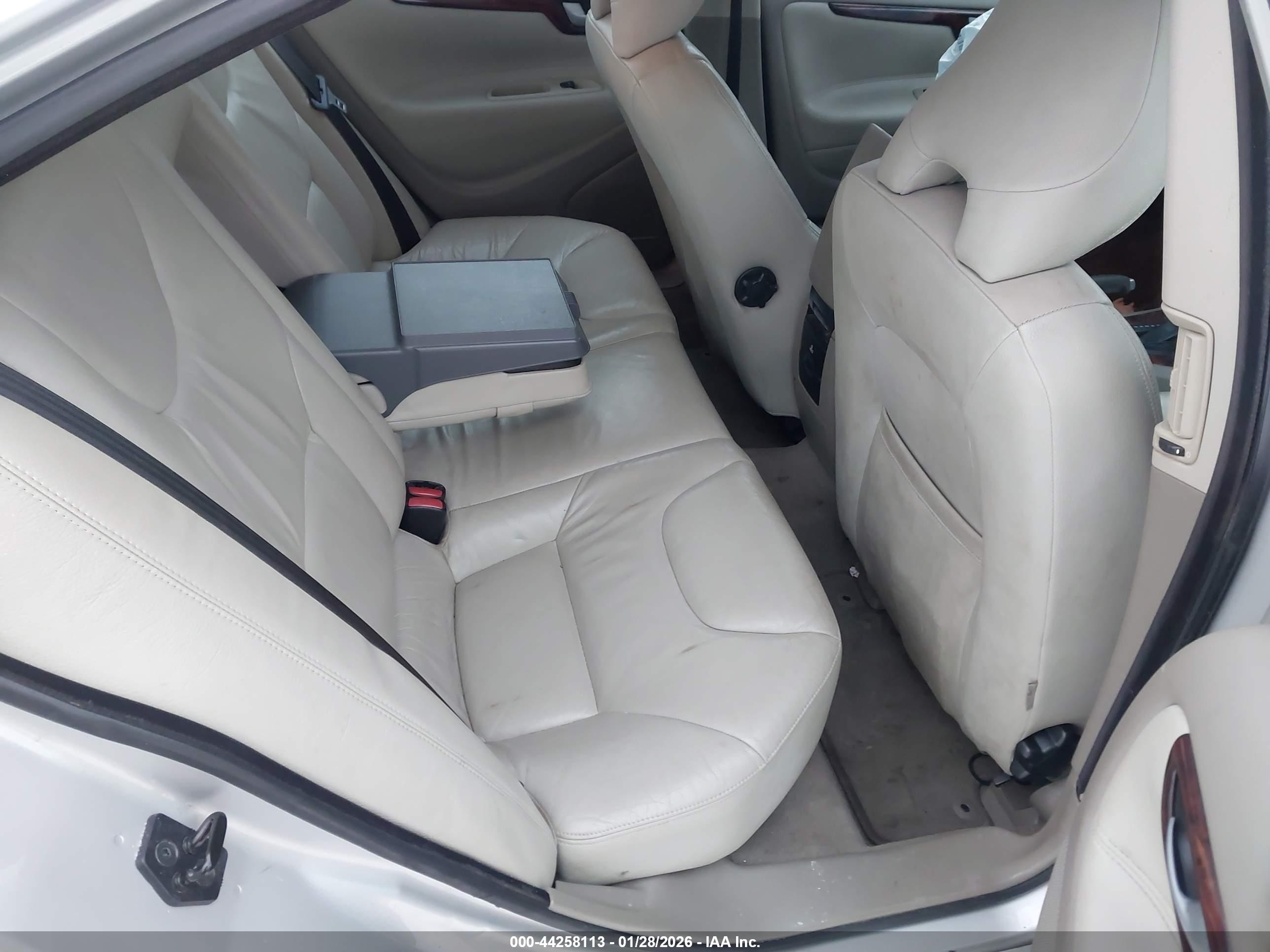 VOLVO S60 image 8