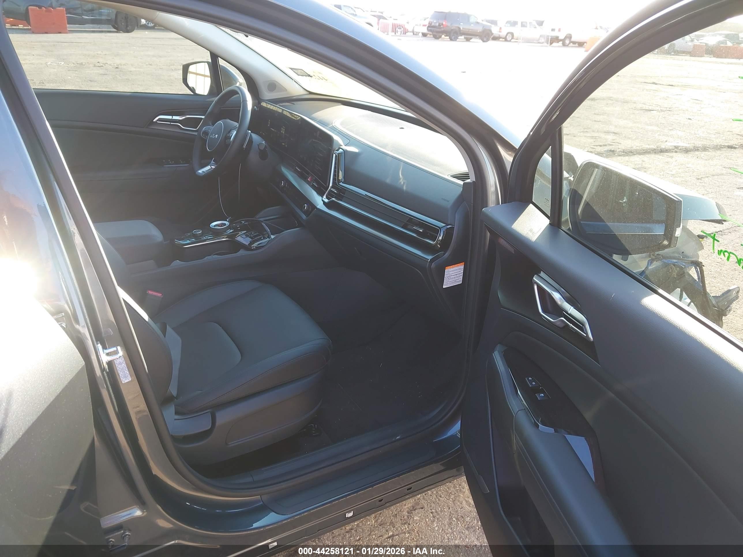 KIA SPORTAGE image 5