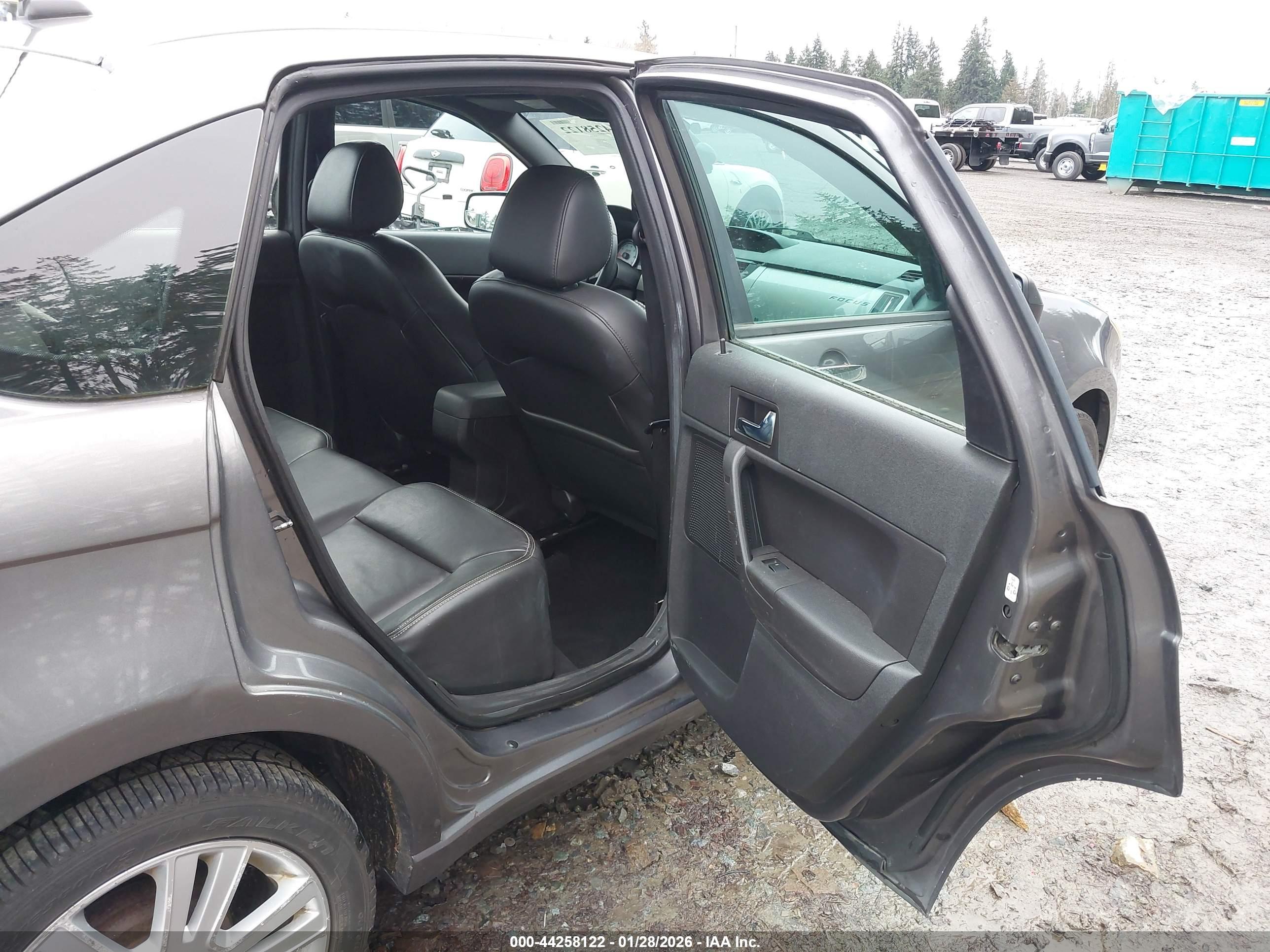FORD FOCUS image 8