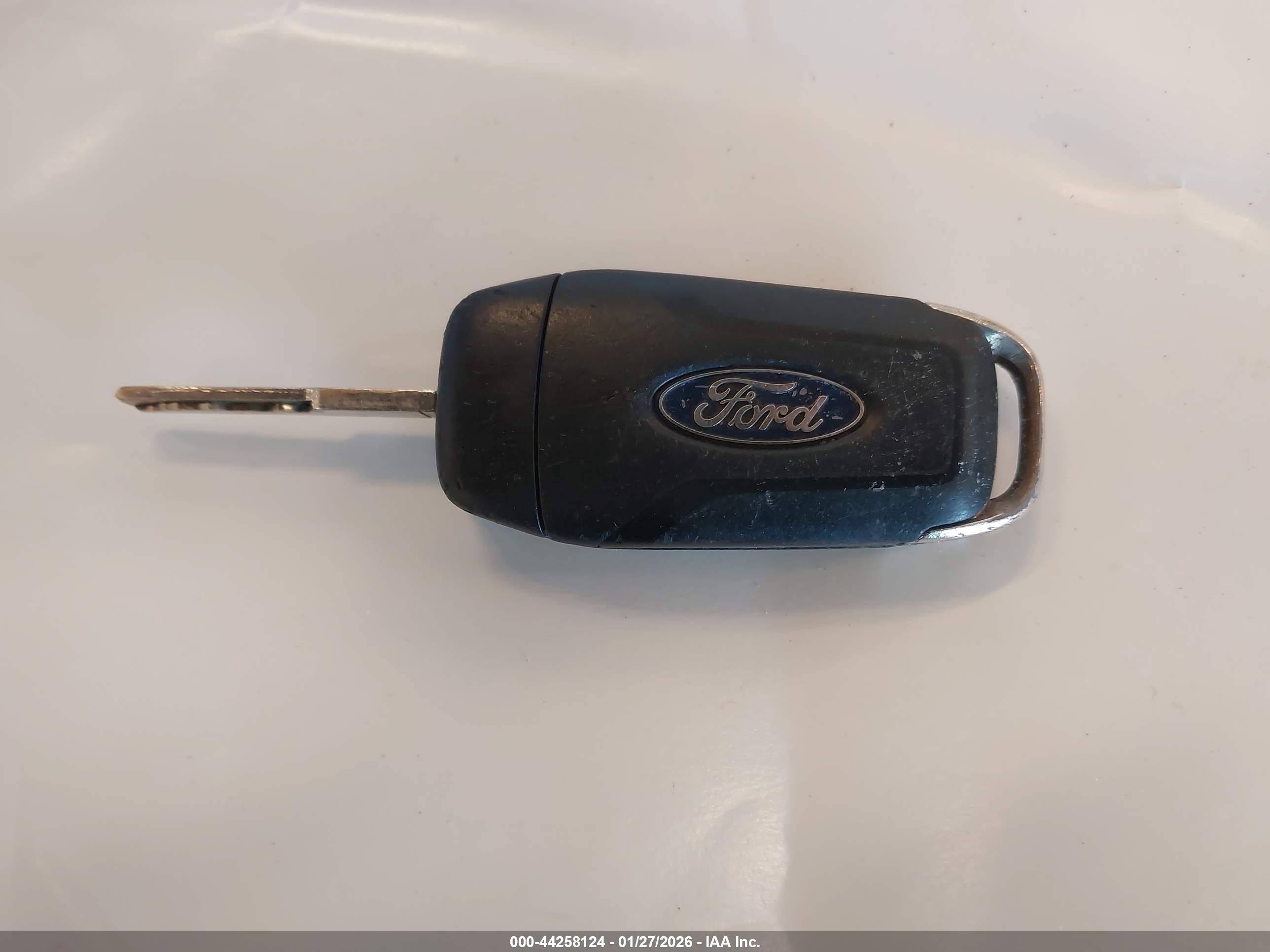 FORD FUSION image 11