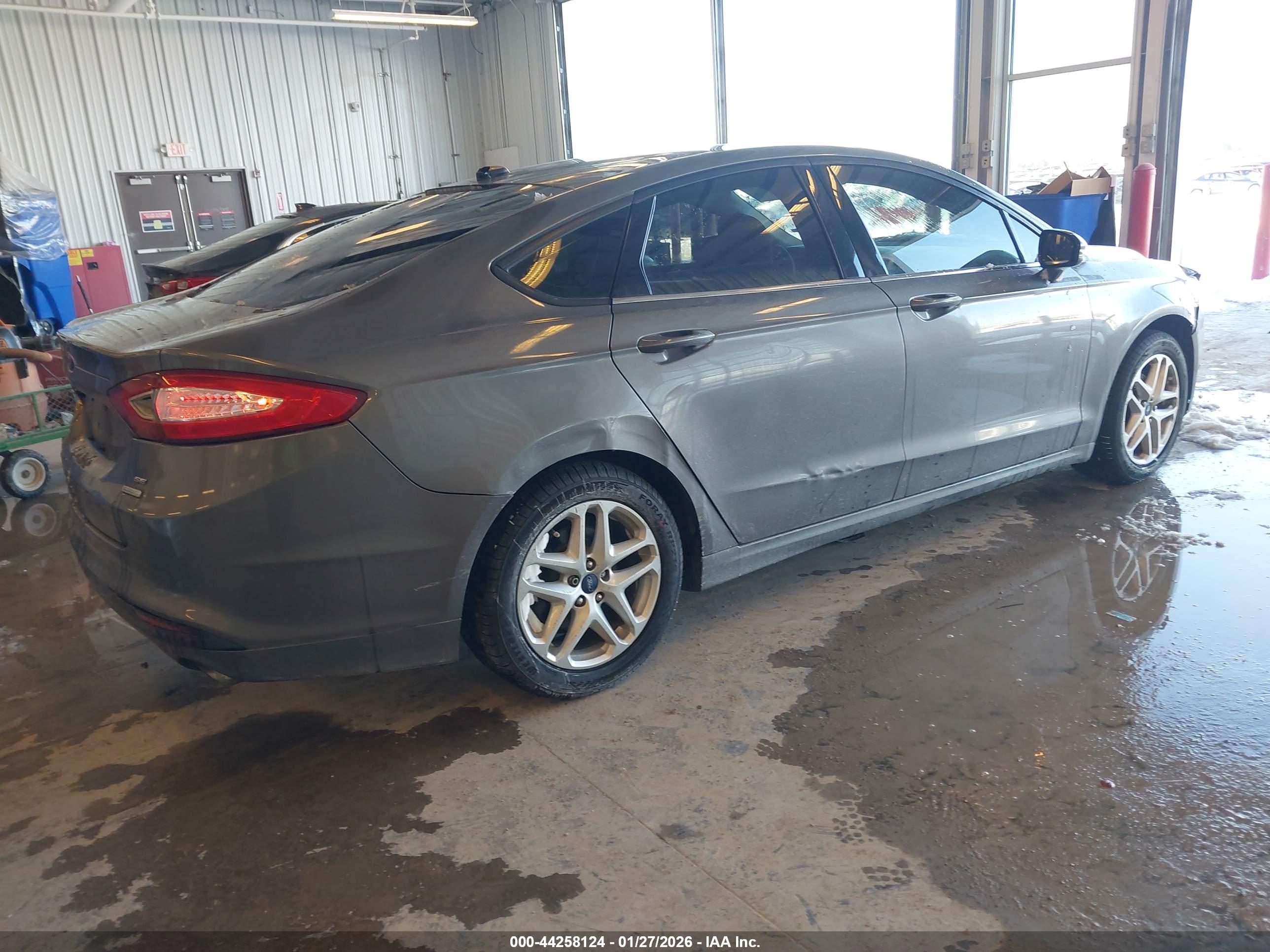 FORD FUSION image 4