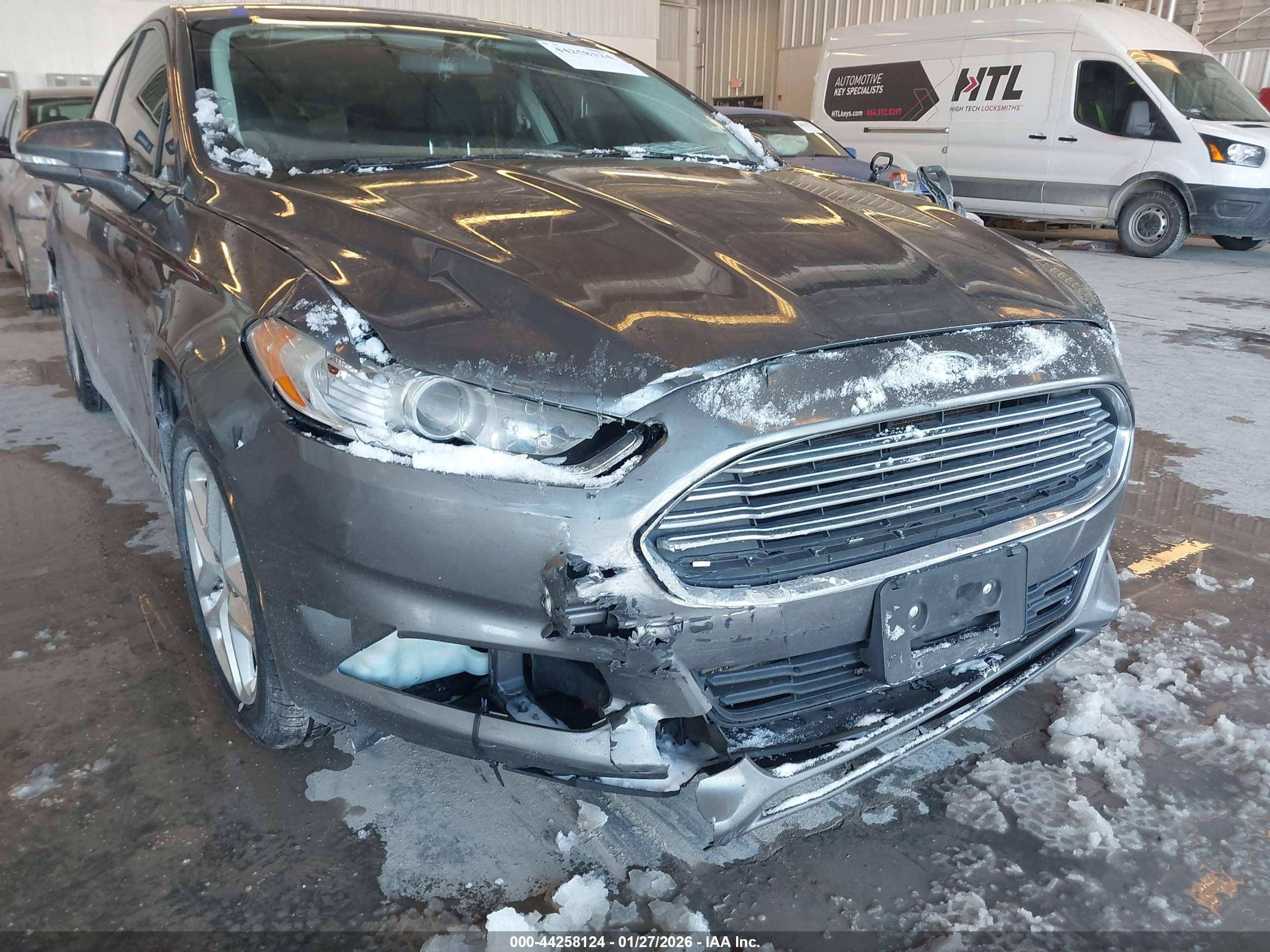 FORD FUSION image 6