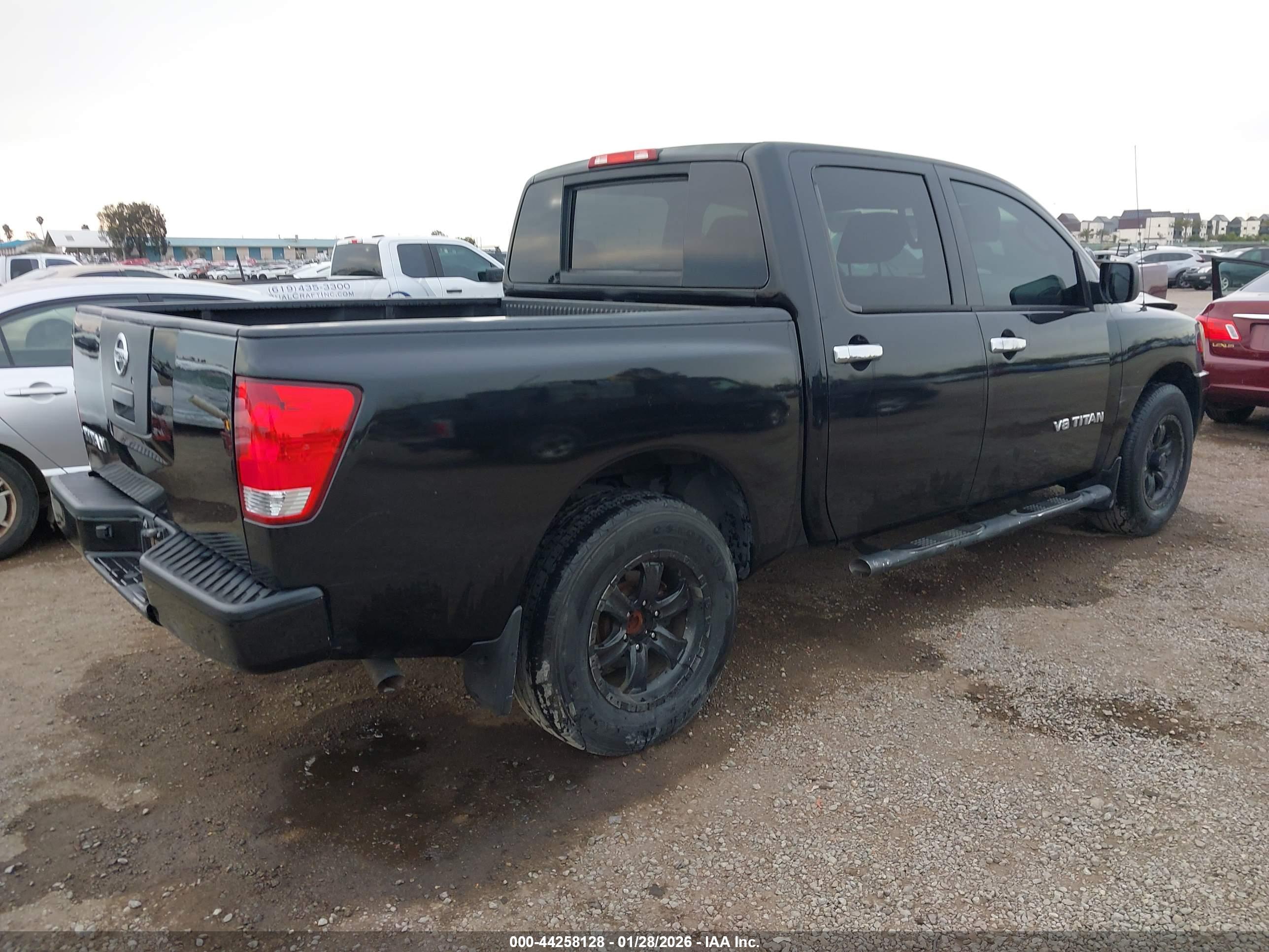 NISSAN TITAN image 4