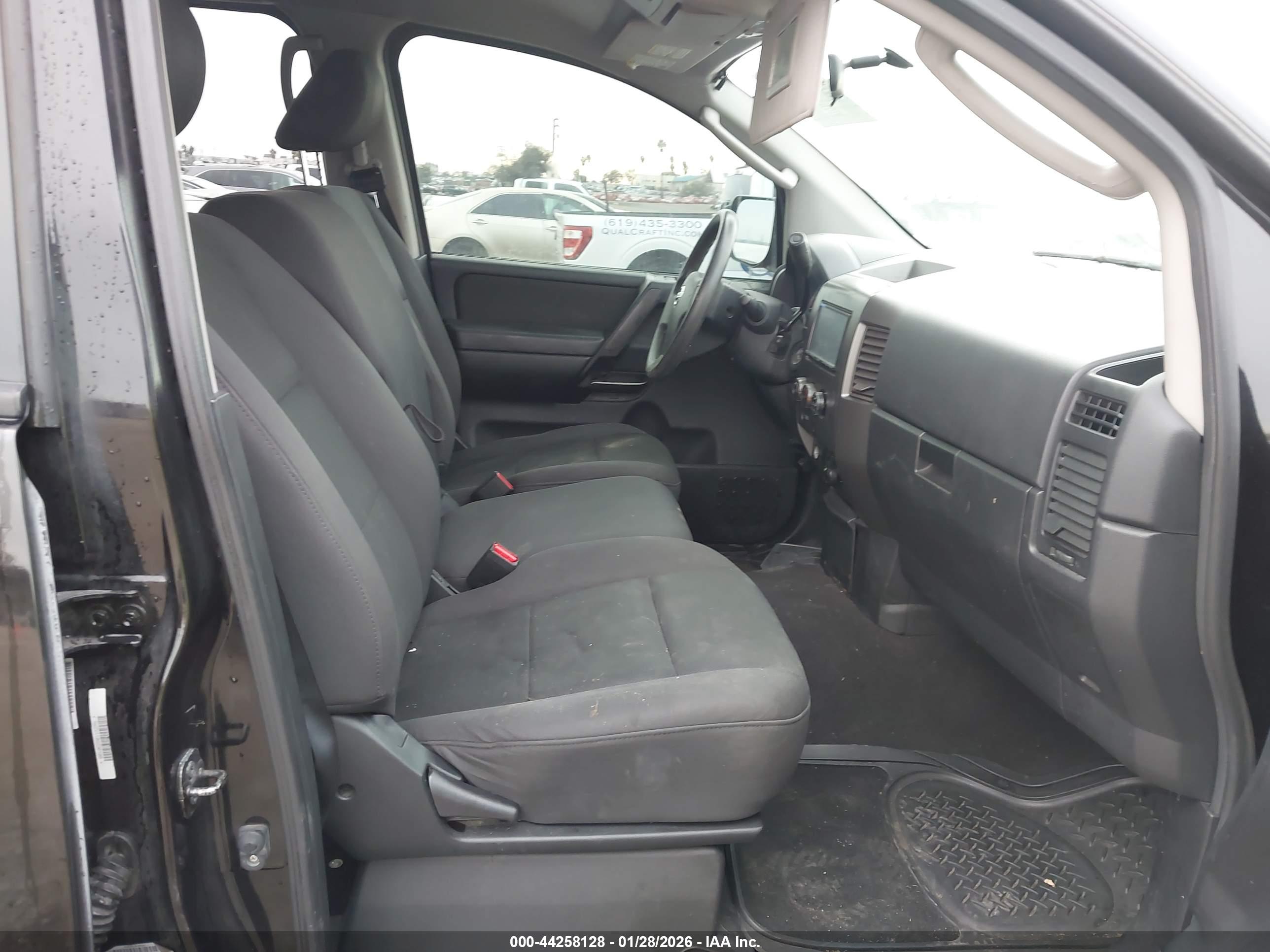 NISSAN TITAN image 5