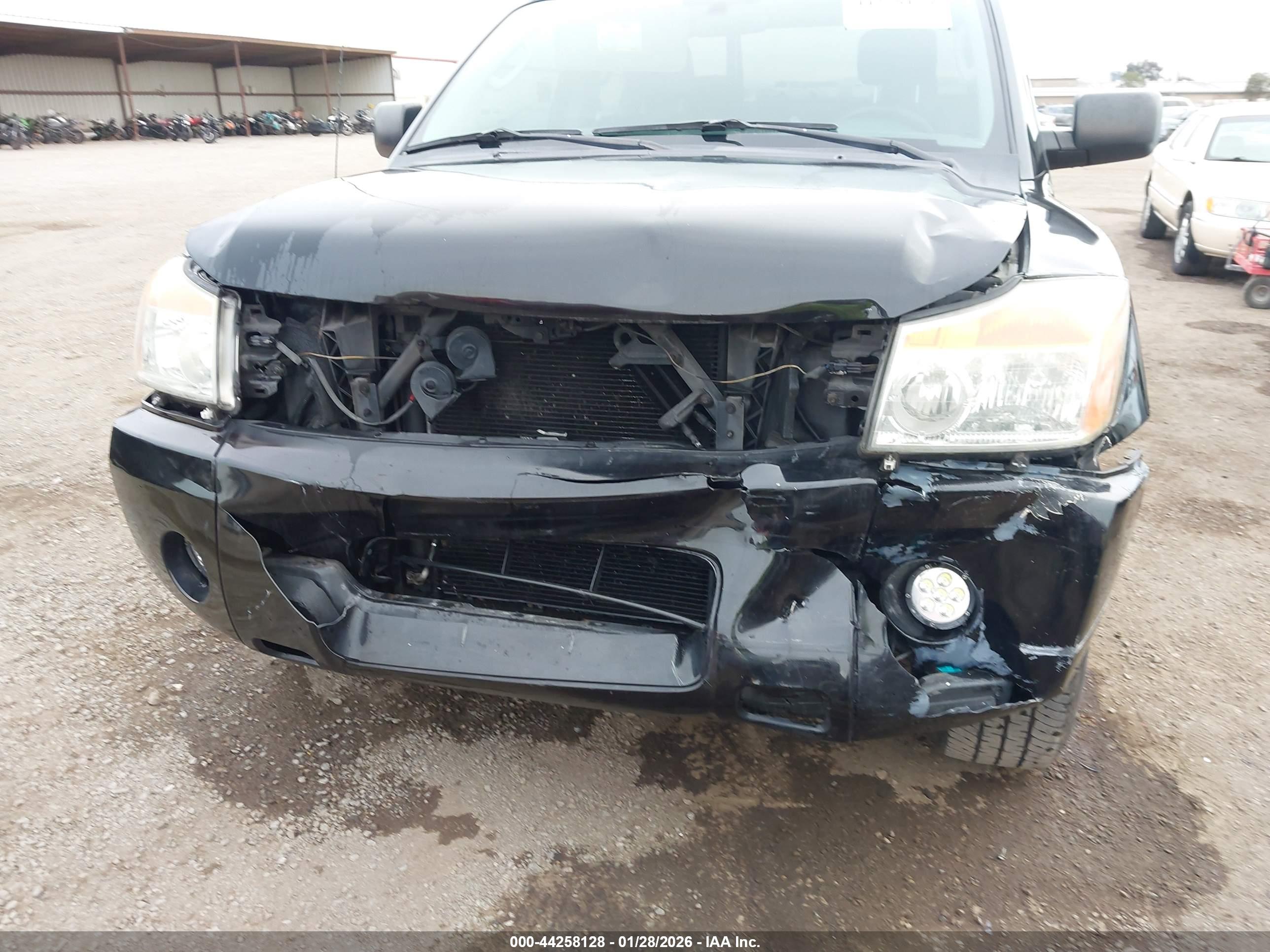 NISSAN TITAN image 6
