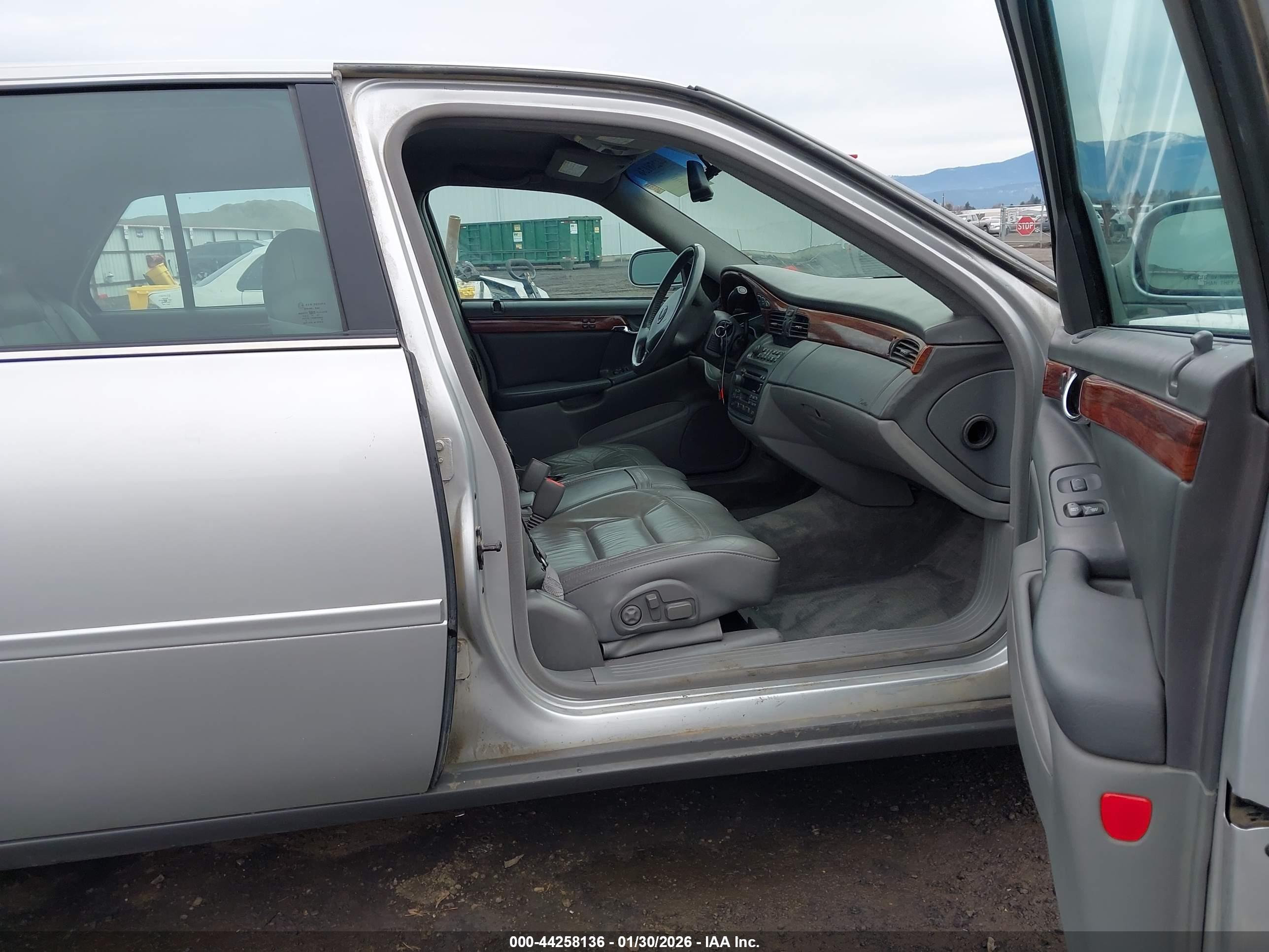 CADILLAC DEVILLE image 5