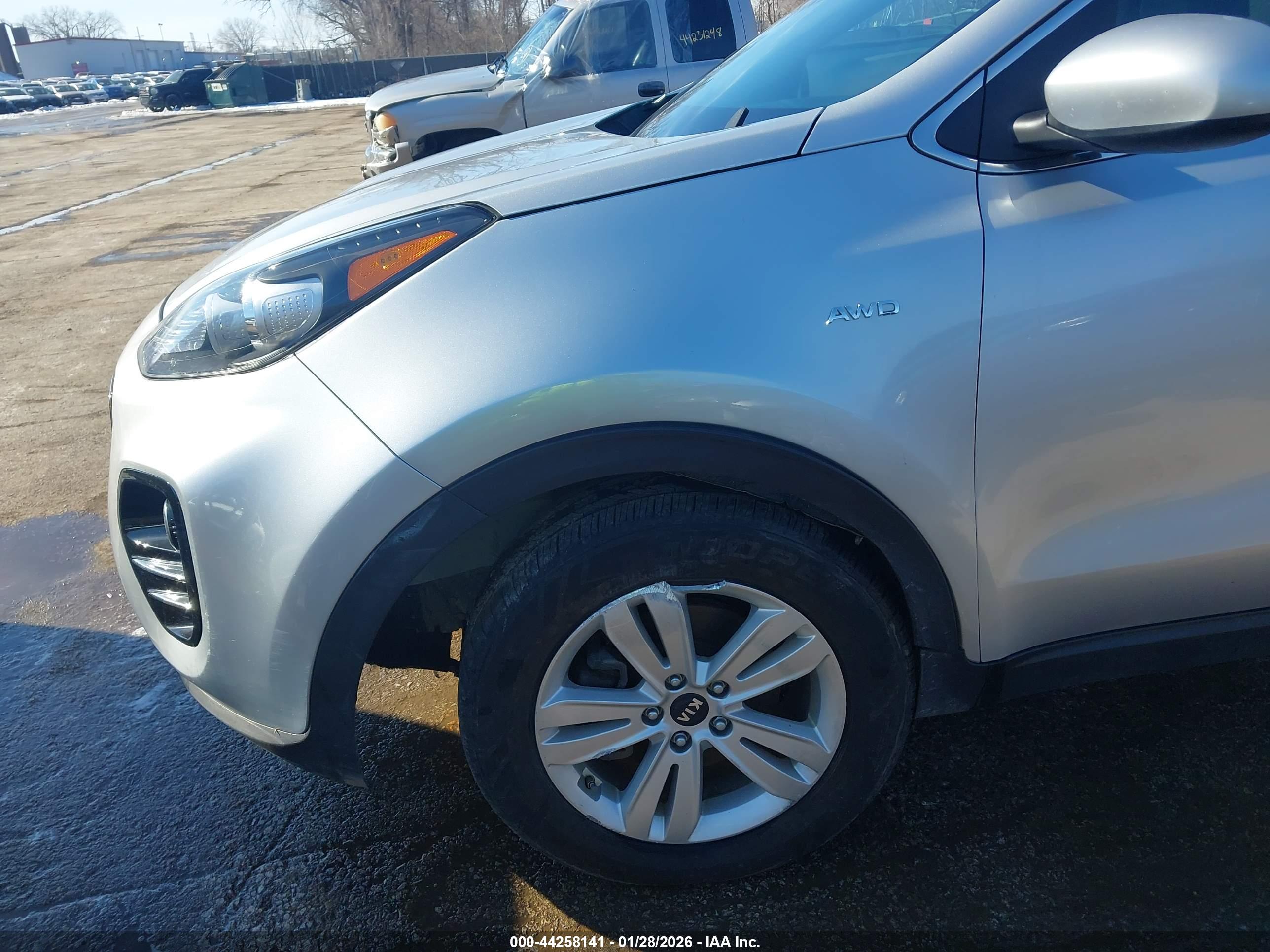 KIA SPORTAGE image 6