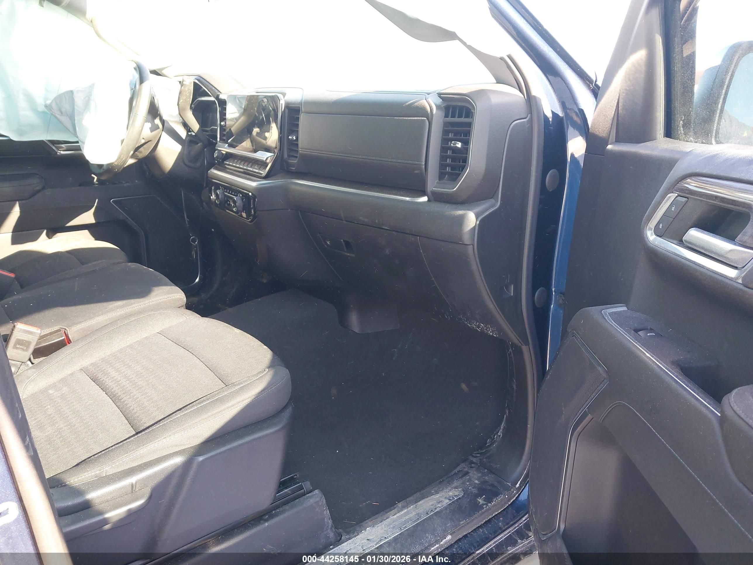 CHEVROLET SILVERADO image 5