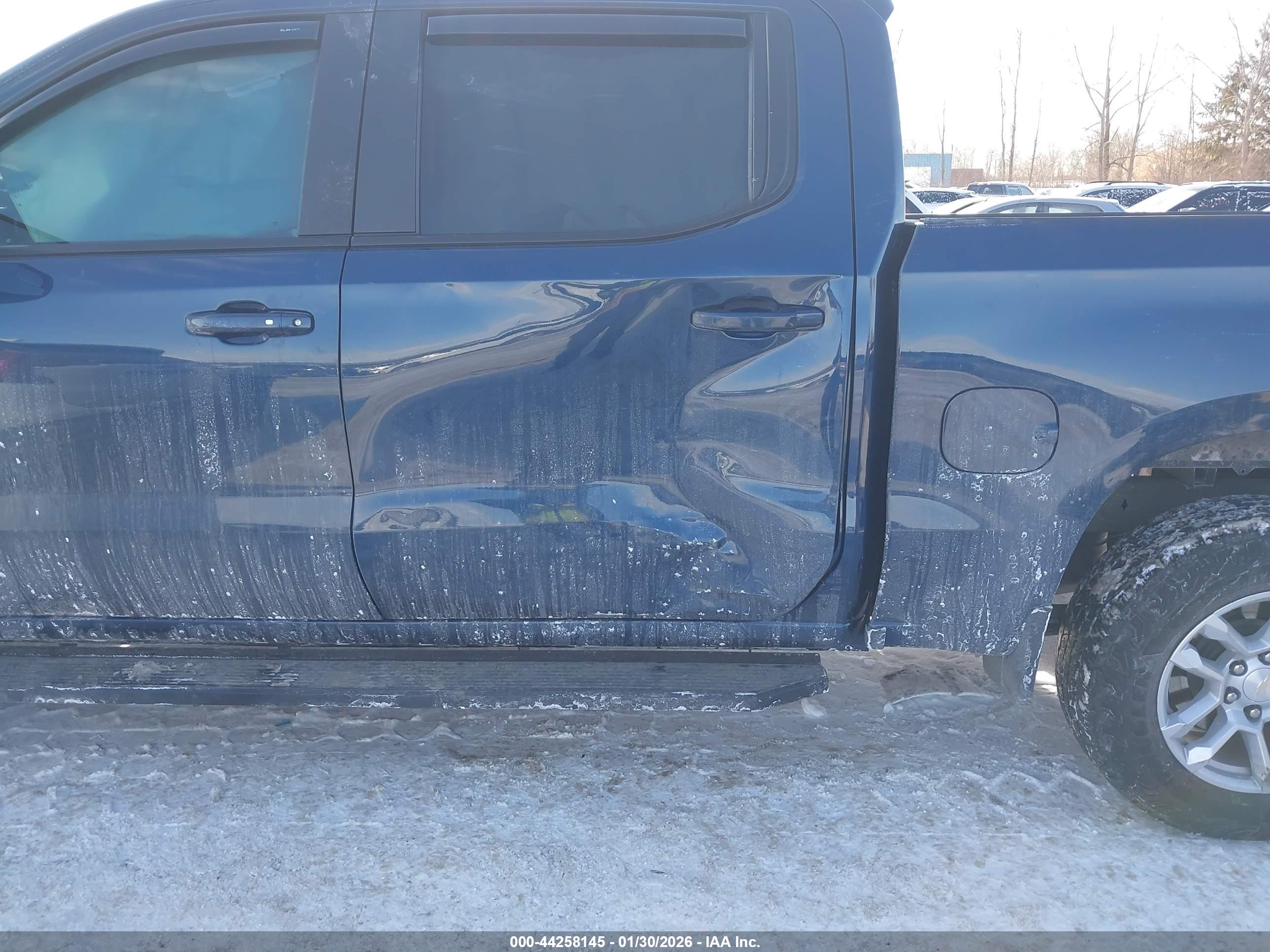 CHEVROLET SILVERADO image 6