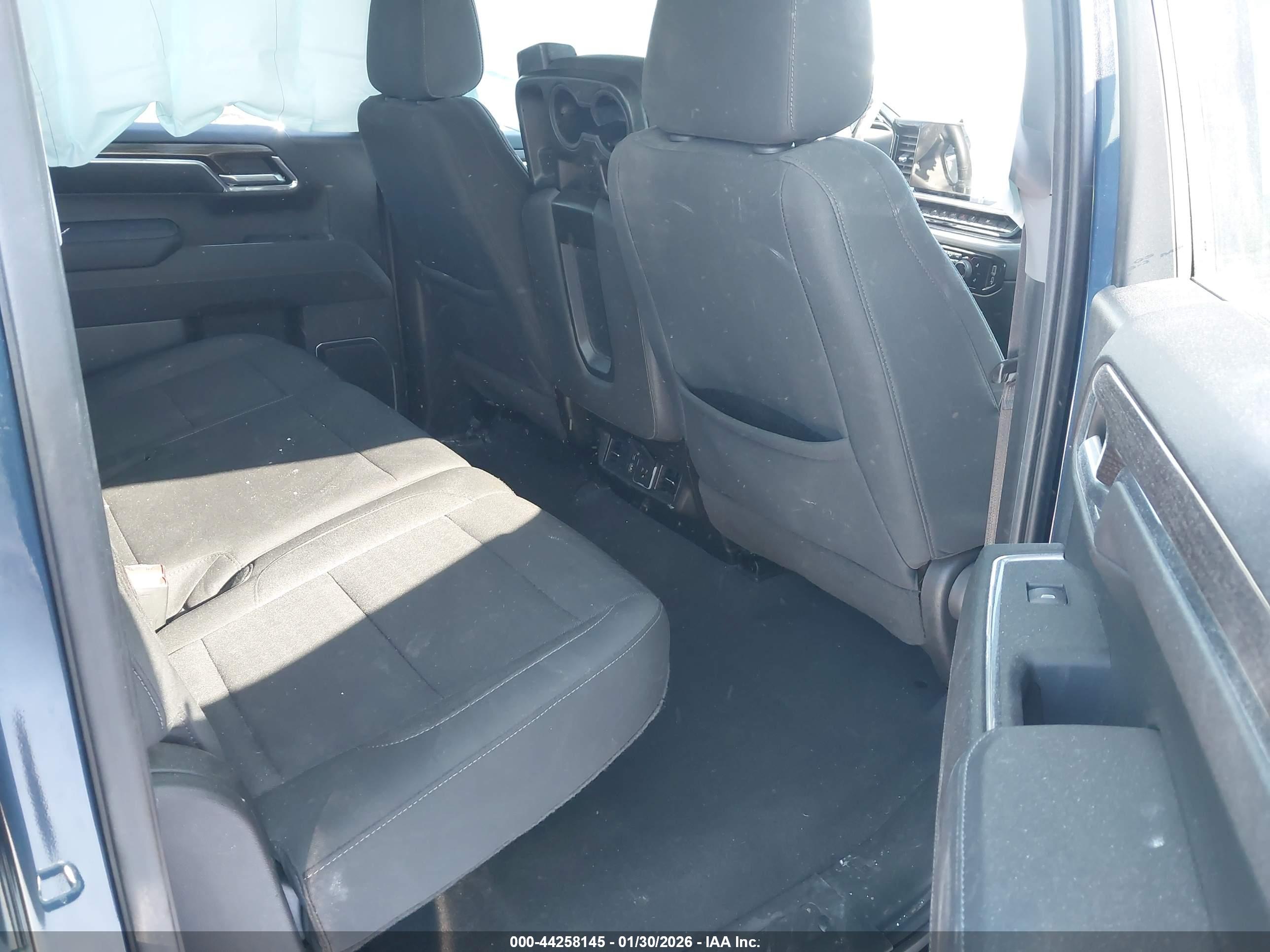 CHEVROLET SILVERADO image 8
