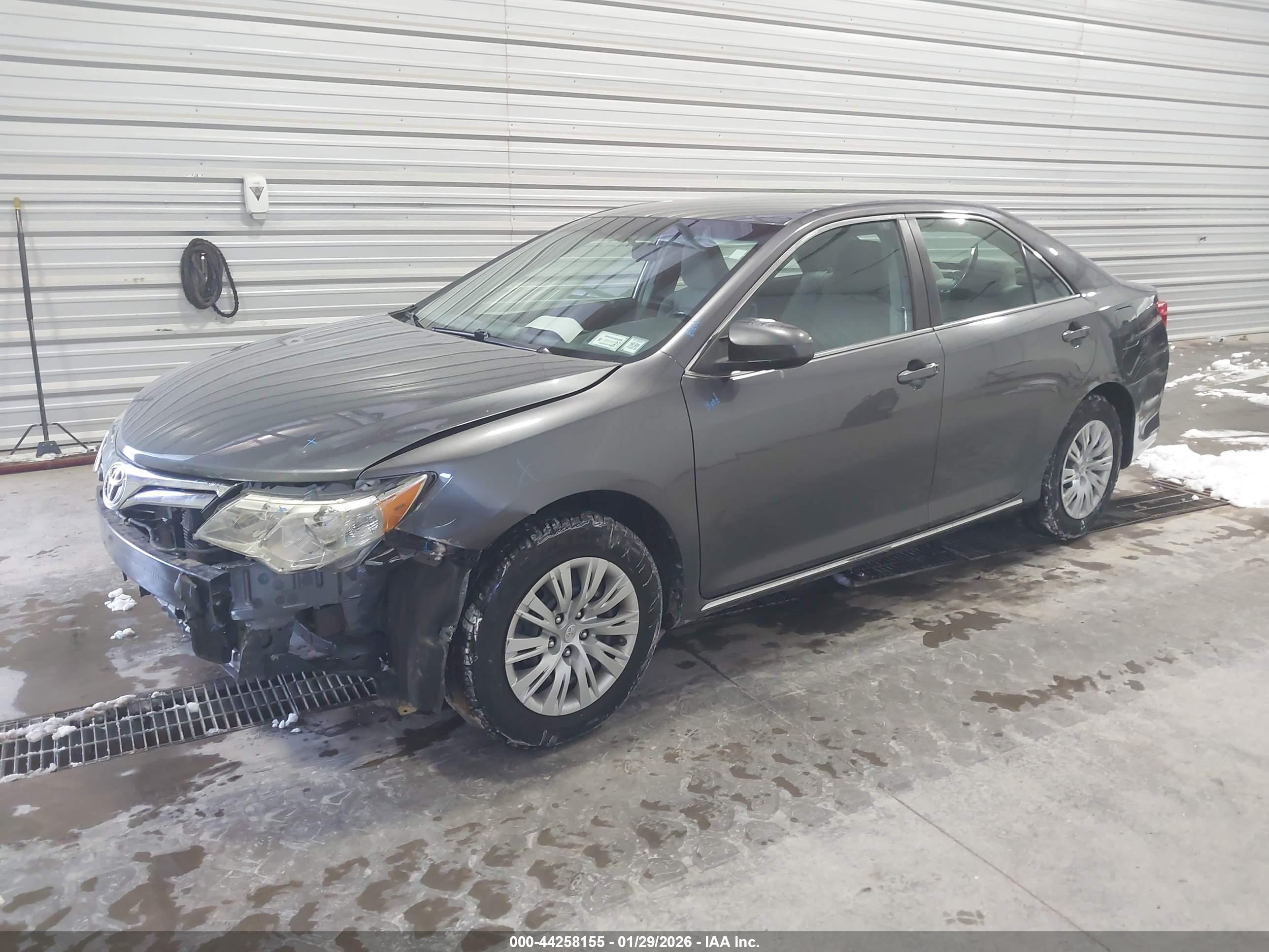 TOYOTA CAMRY image 2