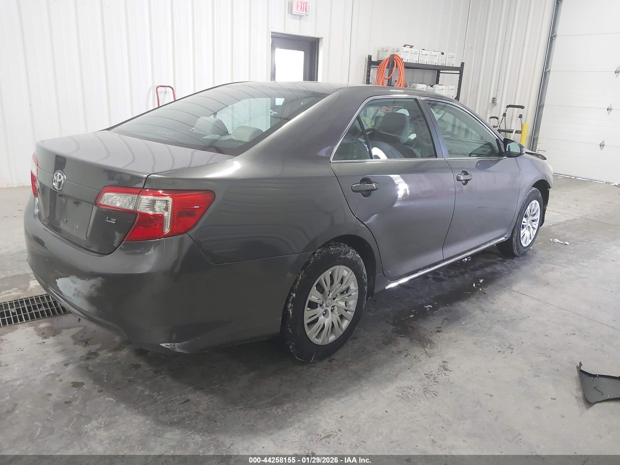 TOYOTA CAMRY image 4