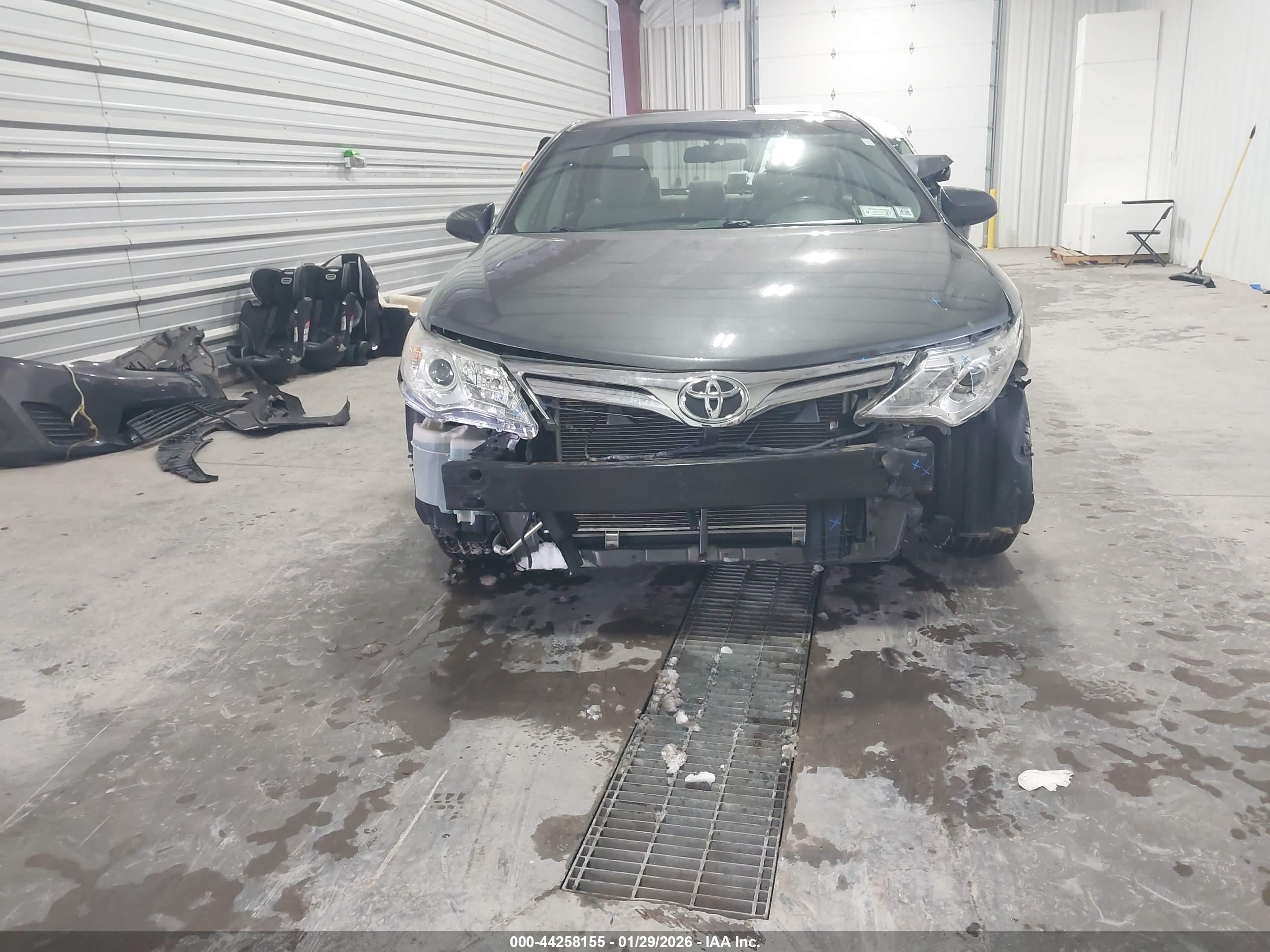 TOYOTA CAMRY image 6