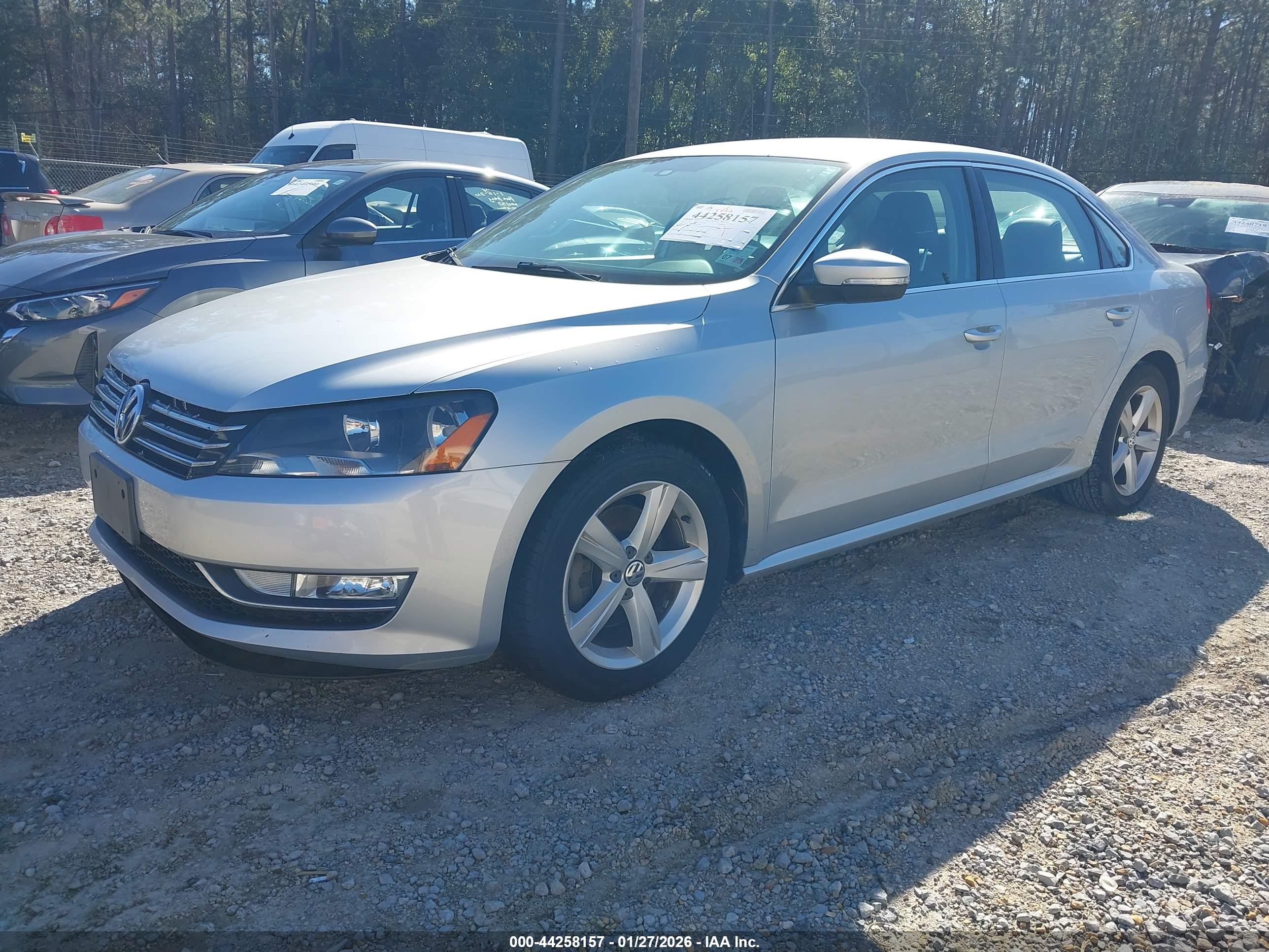 VOLKSWAGEN PASSAT image 2