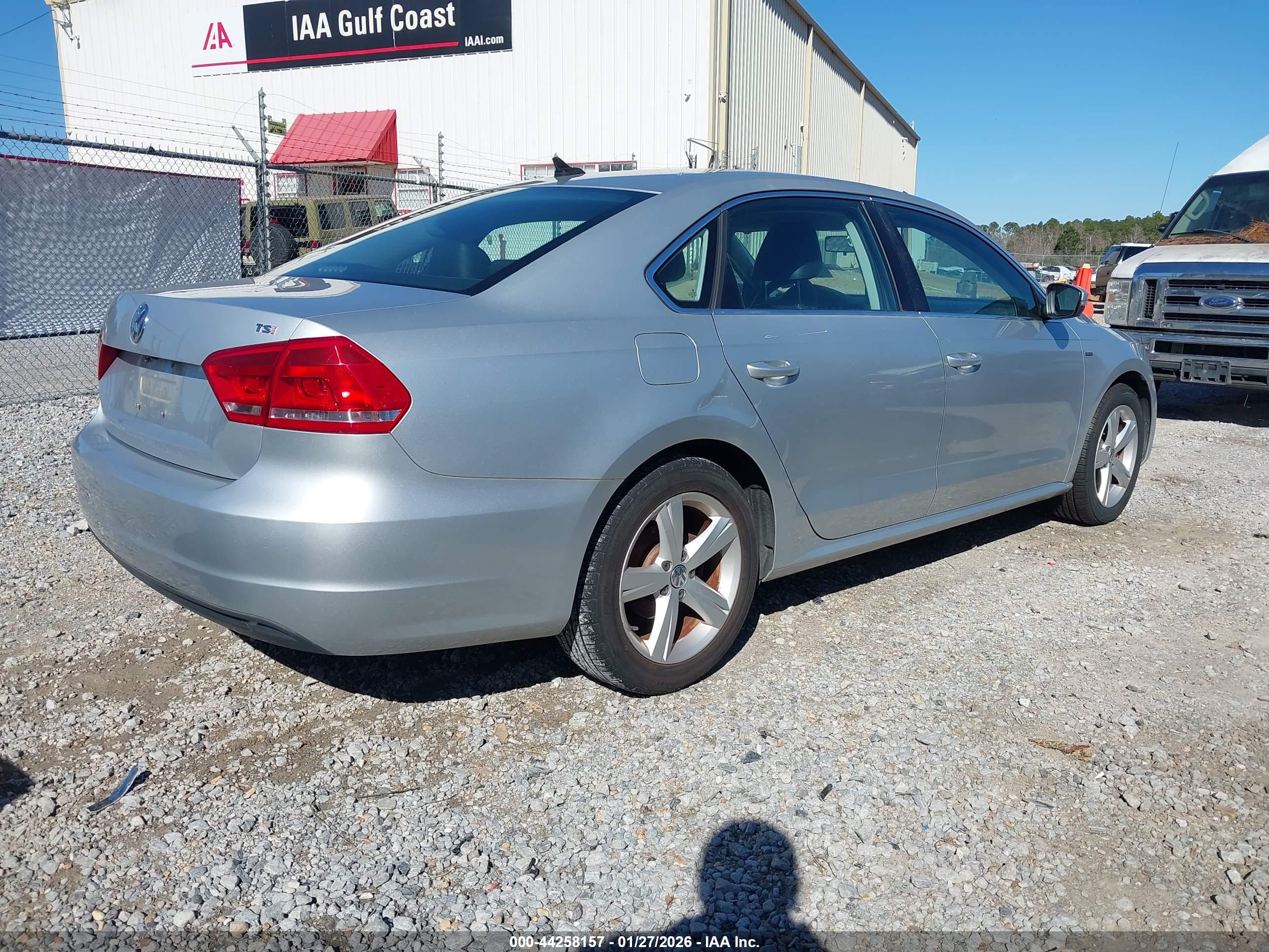 VOLKSWAGEN PASSAT image 4