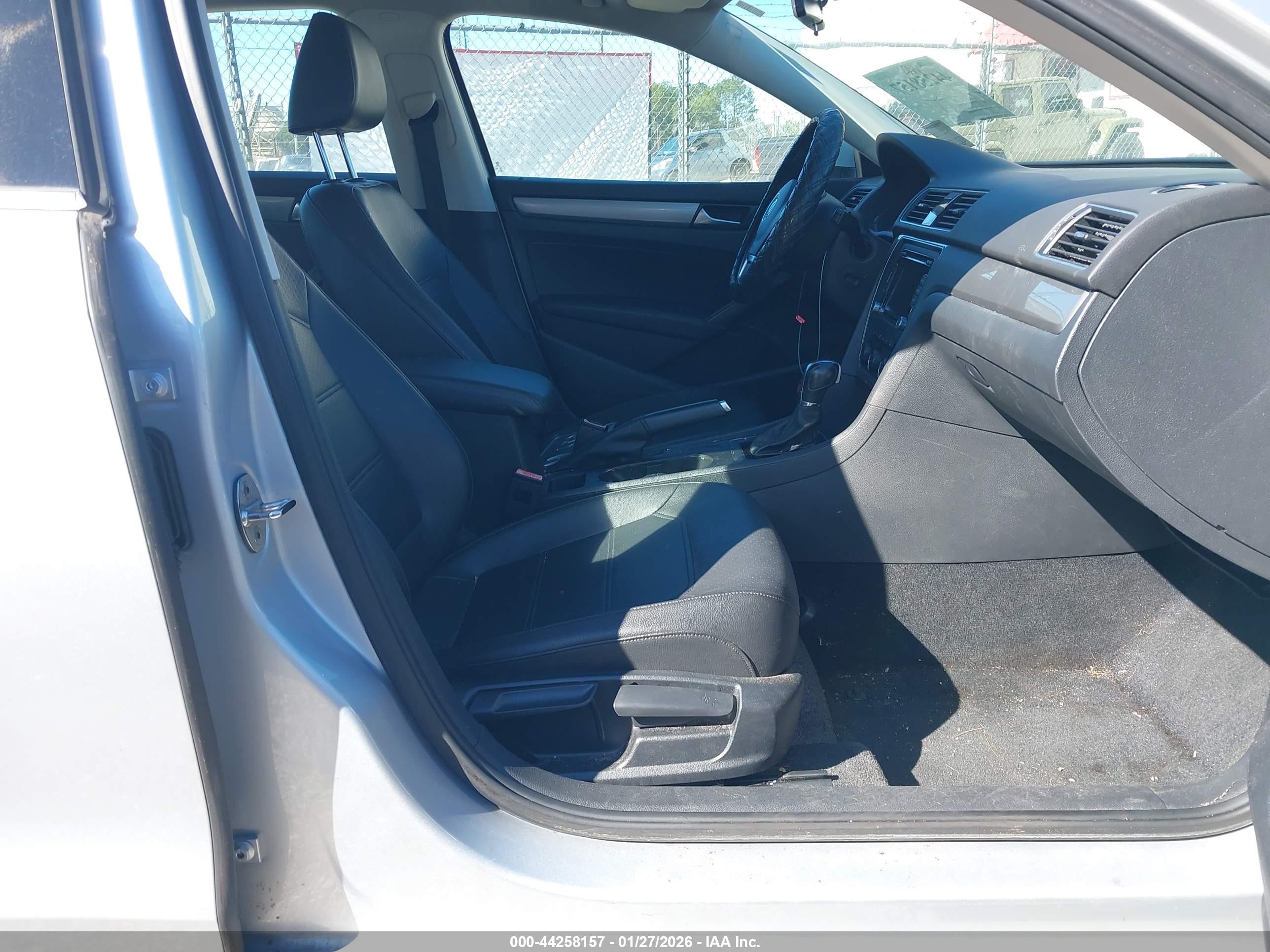 VOLKSWAGEN PASSAT image 5