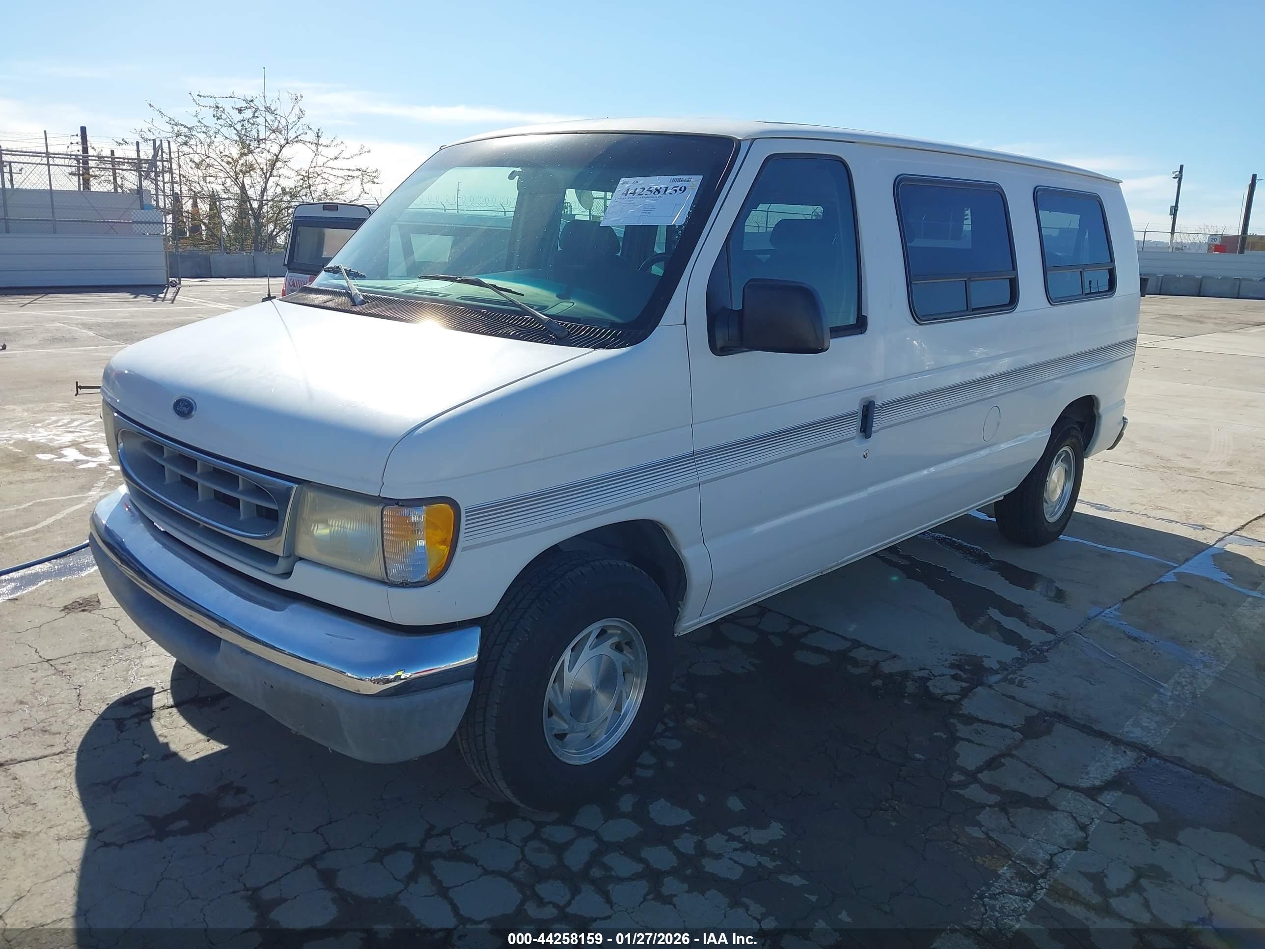 FORD E-150 image 2