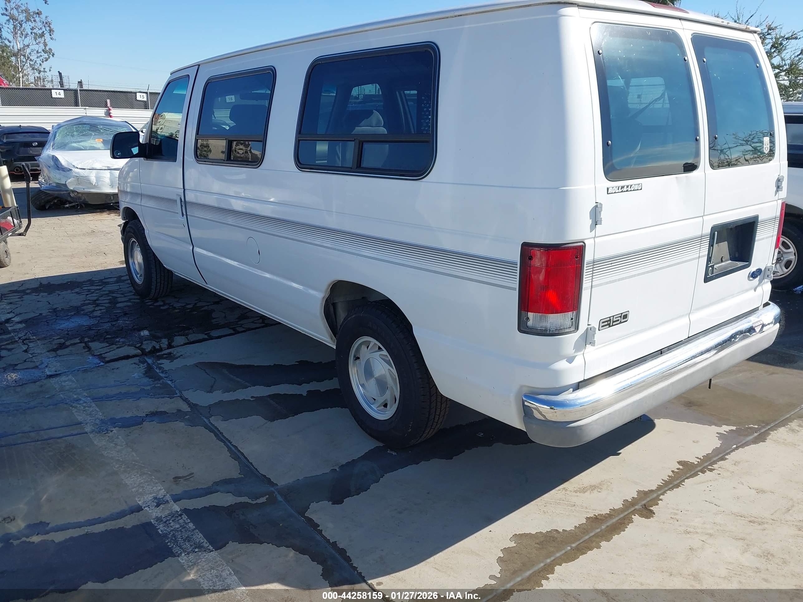 FORD E-150 image 3